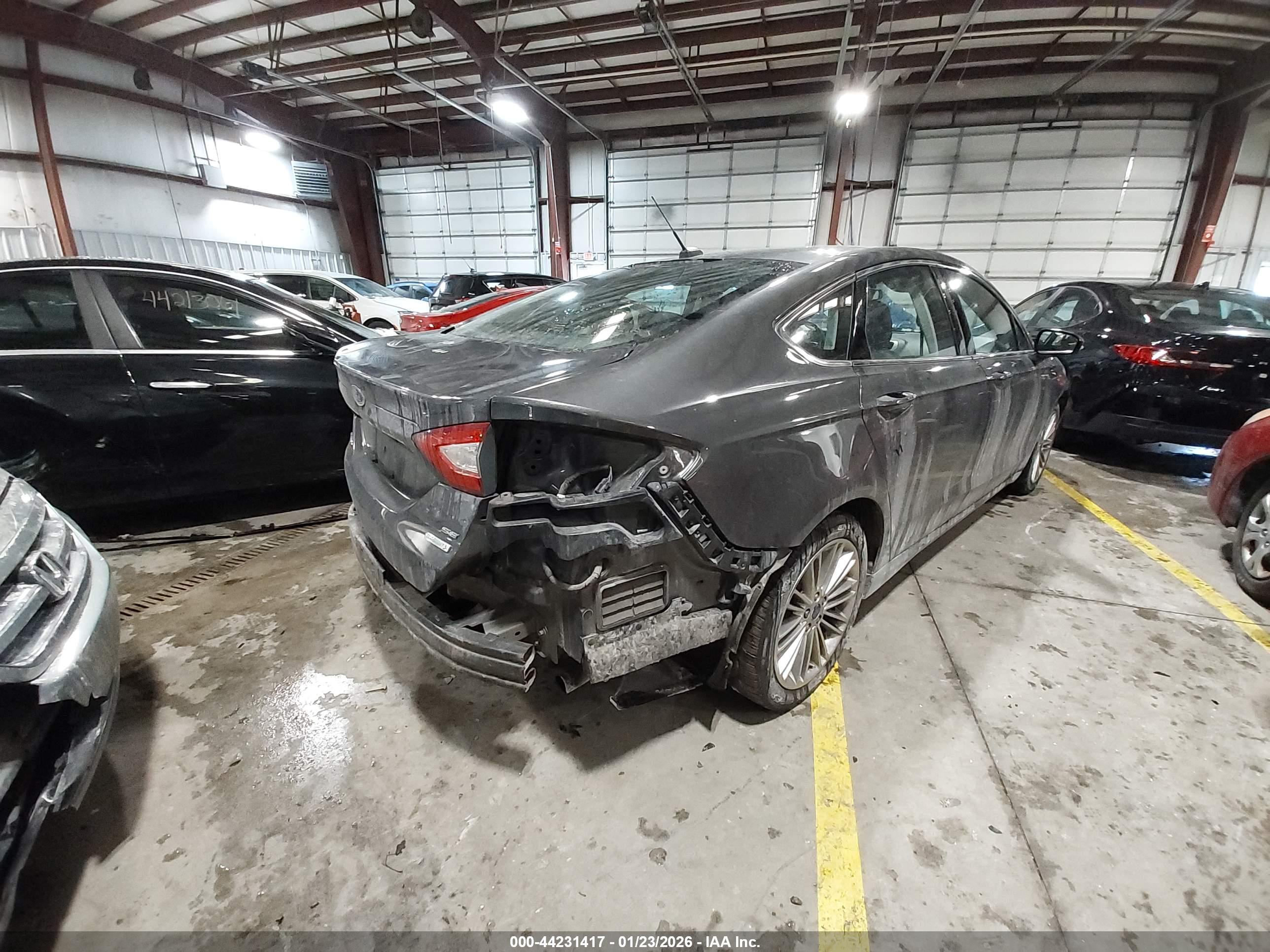 FORD FUSION image 4