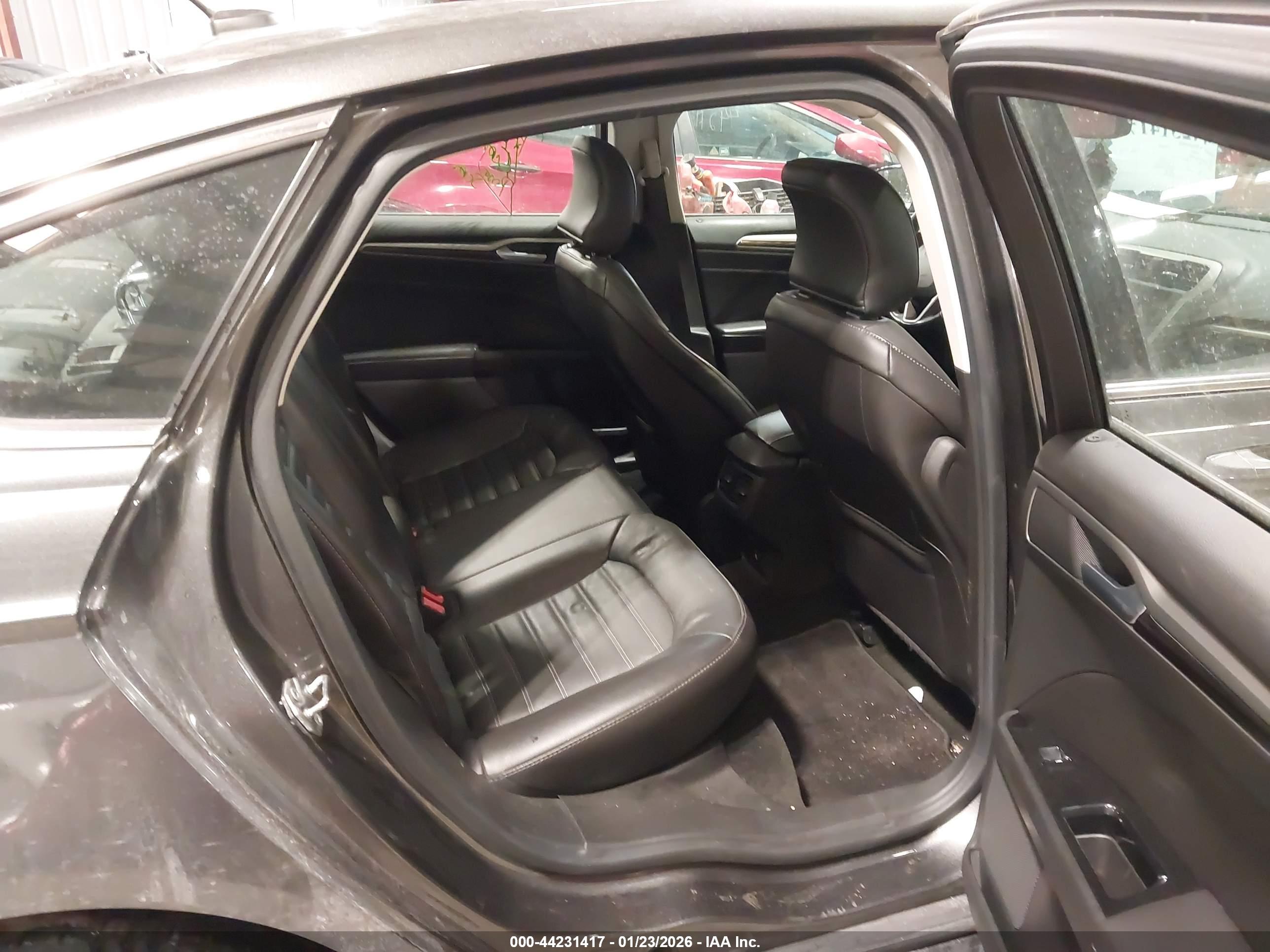 FORD FUSION image 8
