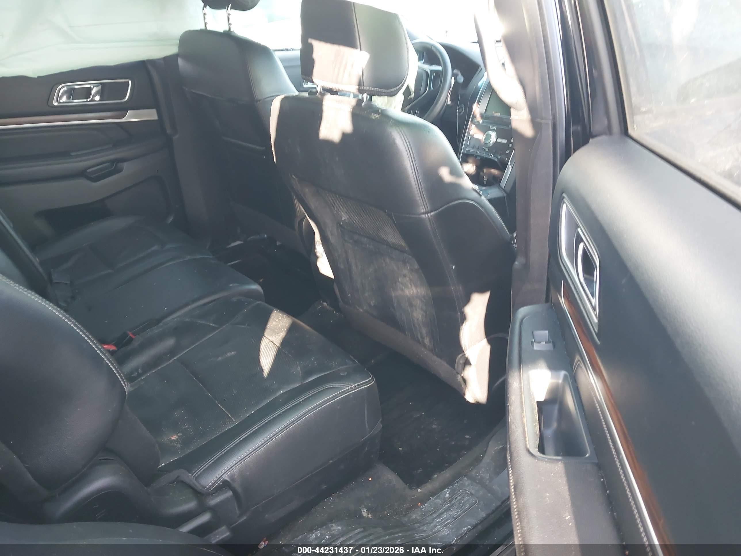 FORD EXPLORER image 8