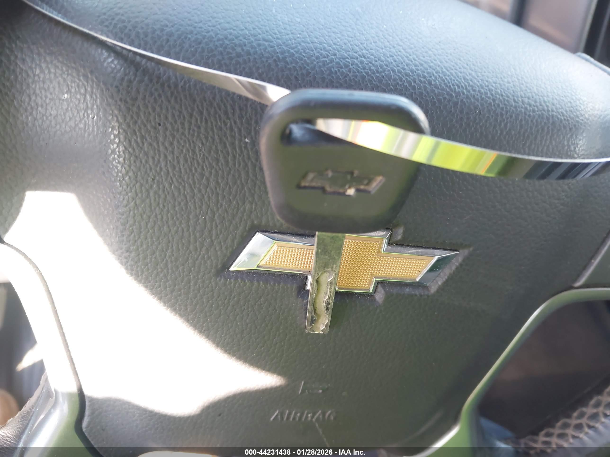 CHEVROLET SILVERADO image 11