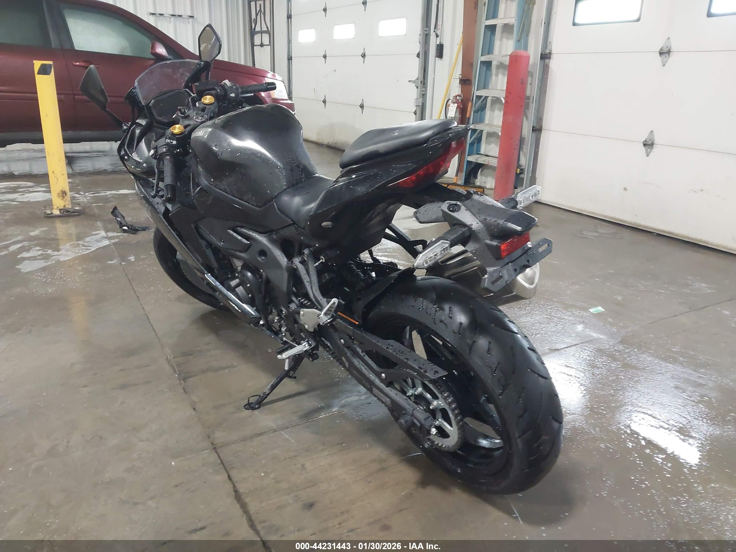 KAWASAKI ZX400 image 3