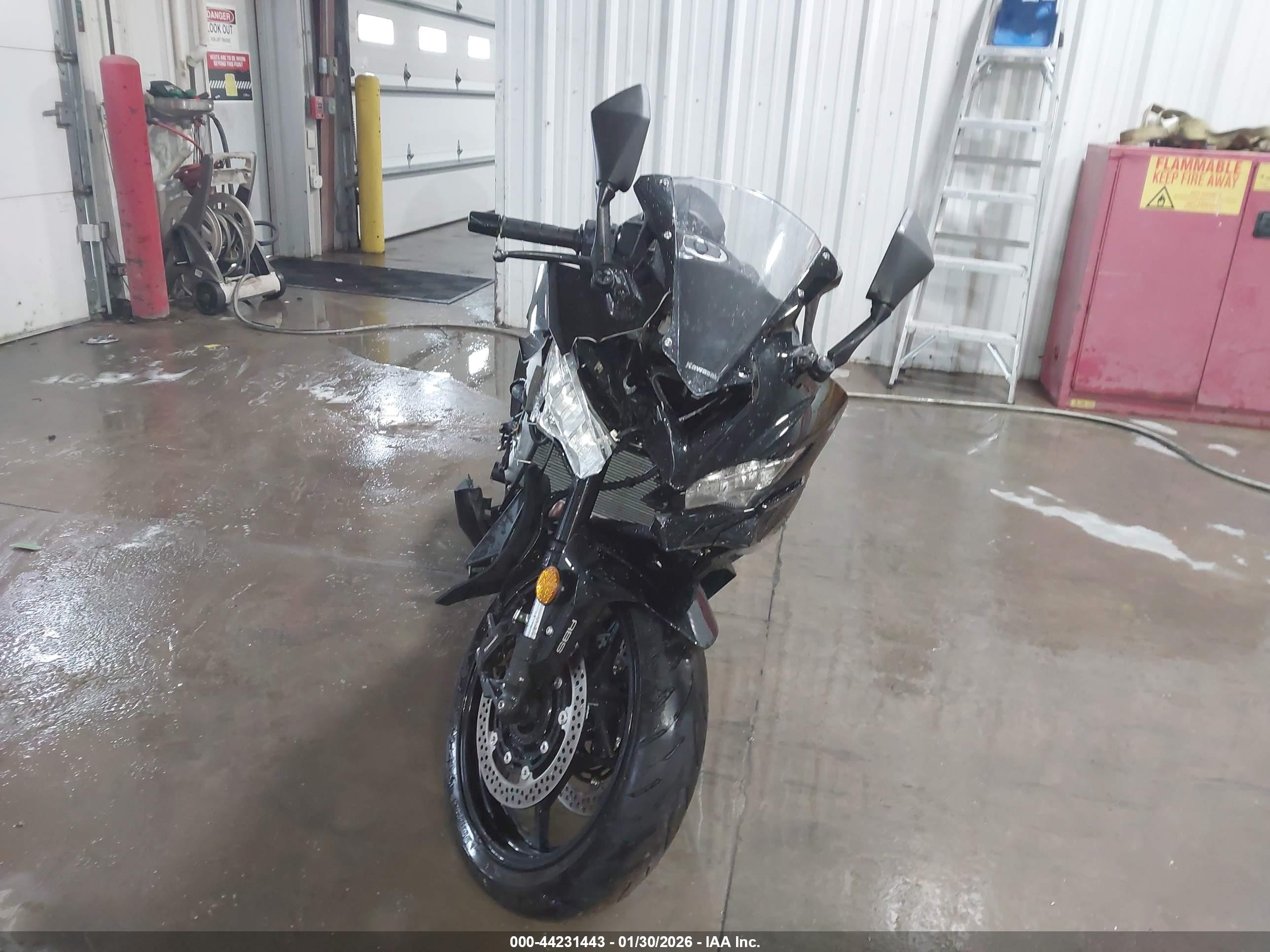 KAWASAKI ZX400 image 5
