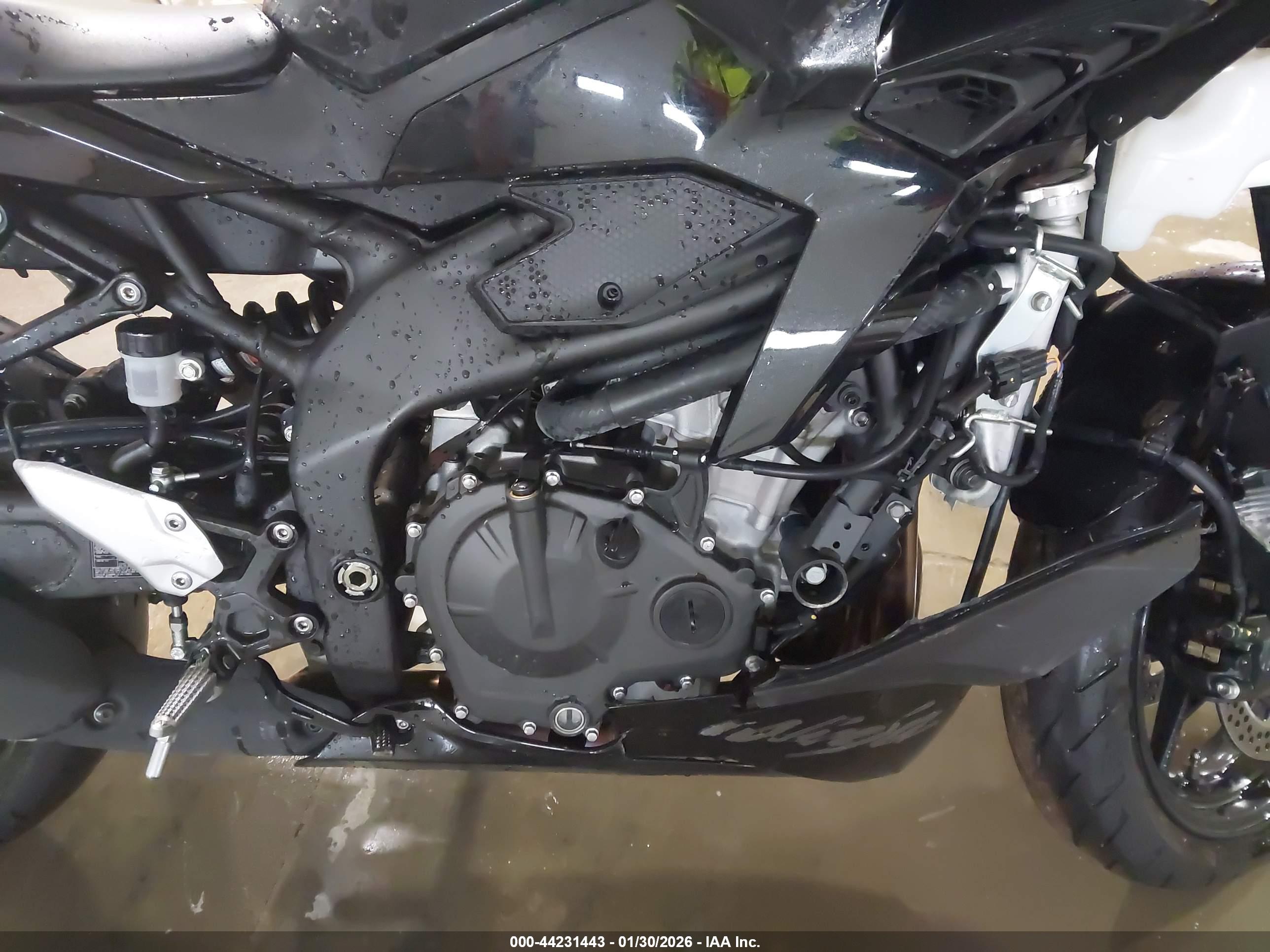 KAWASAKI ZX400 image 8