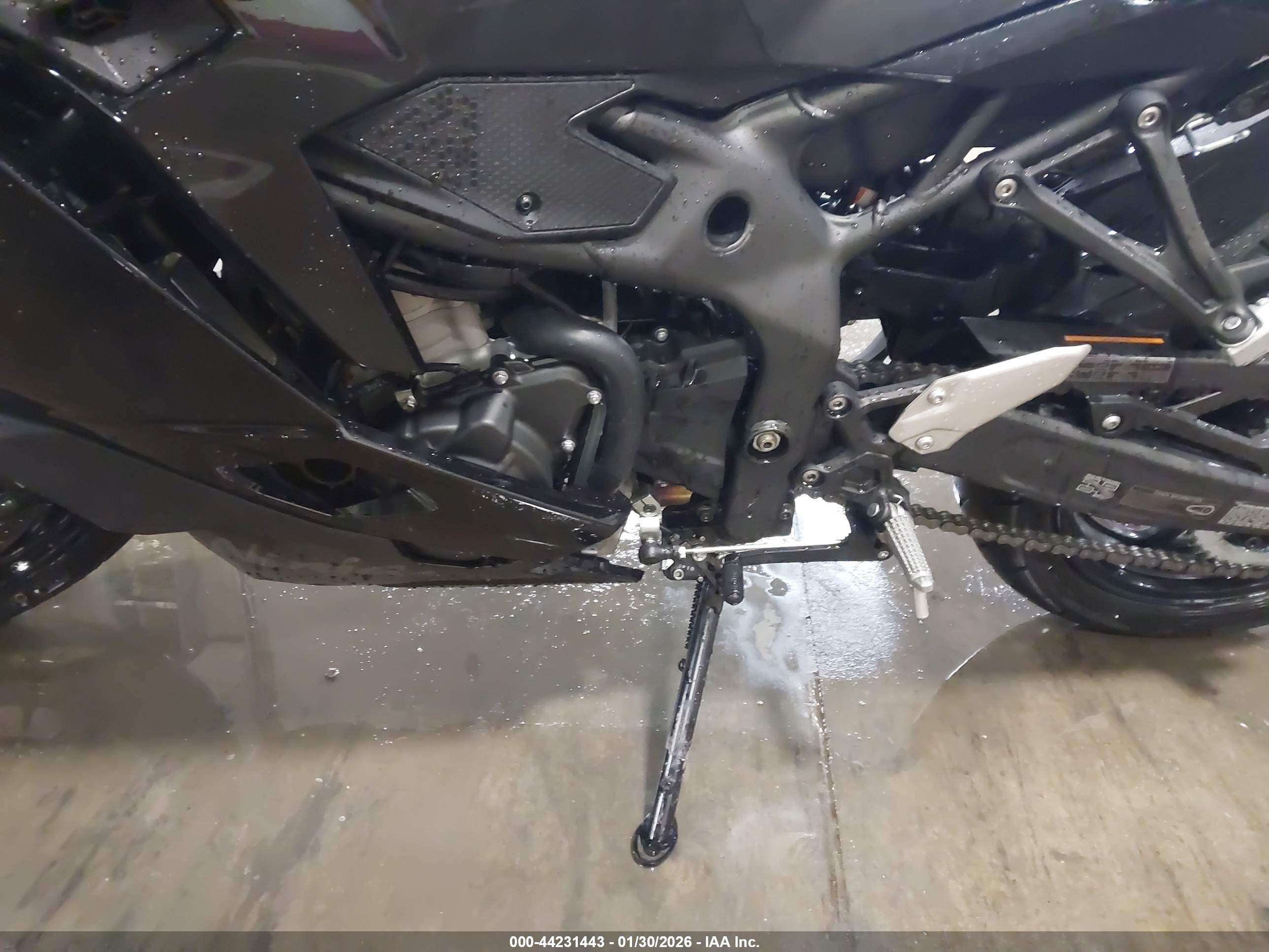 KAWASAKI ZX400 image 9