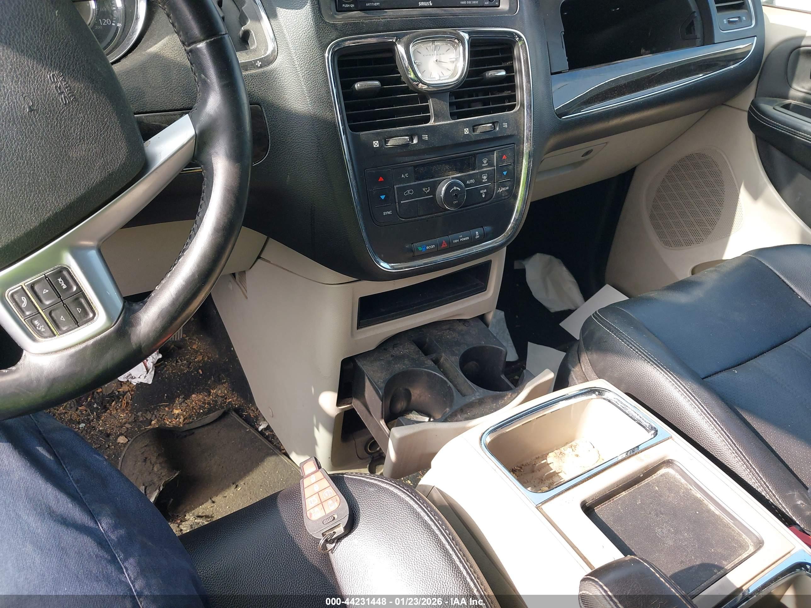CHRYSLER TOWN image 11