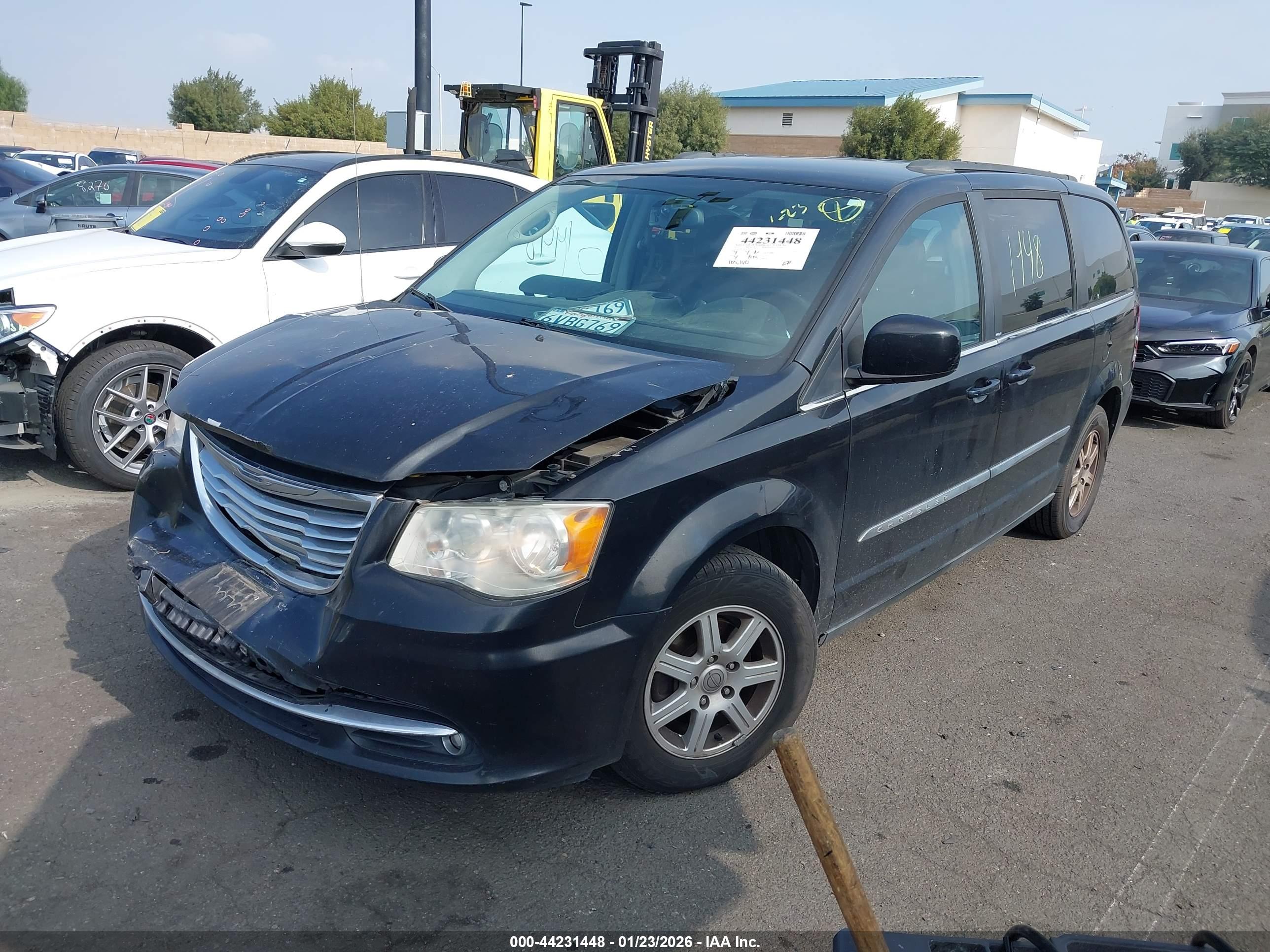 CHRYSLER TOWN image 2