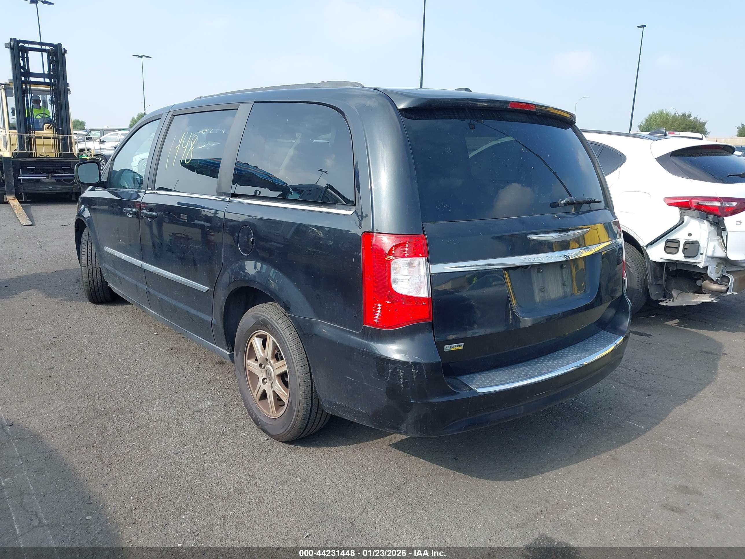 CHRYSLER TOWN image 3