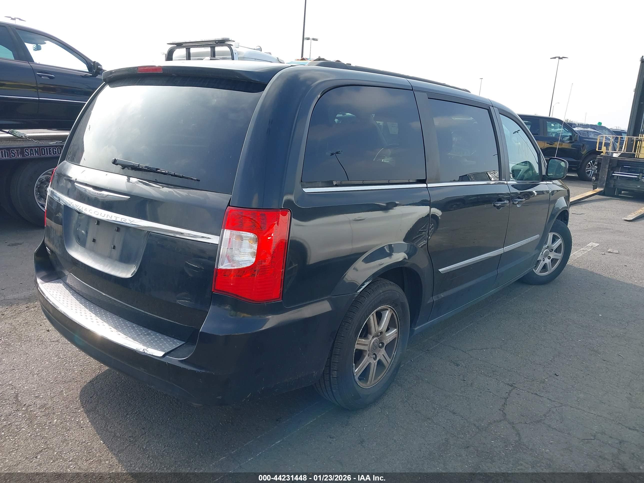 CHRYSLER TOWN image 4