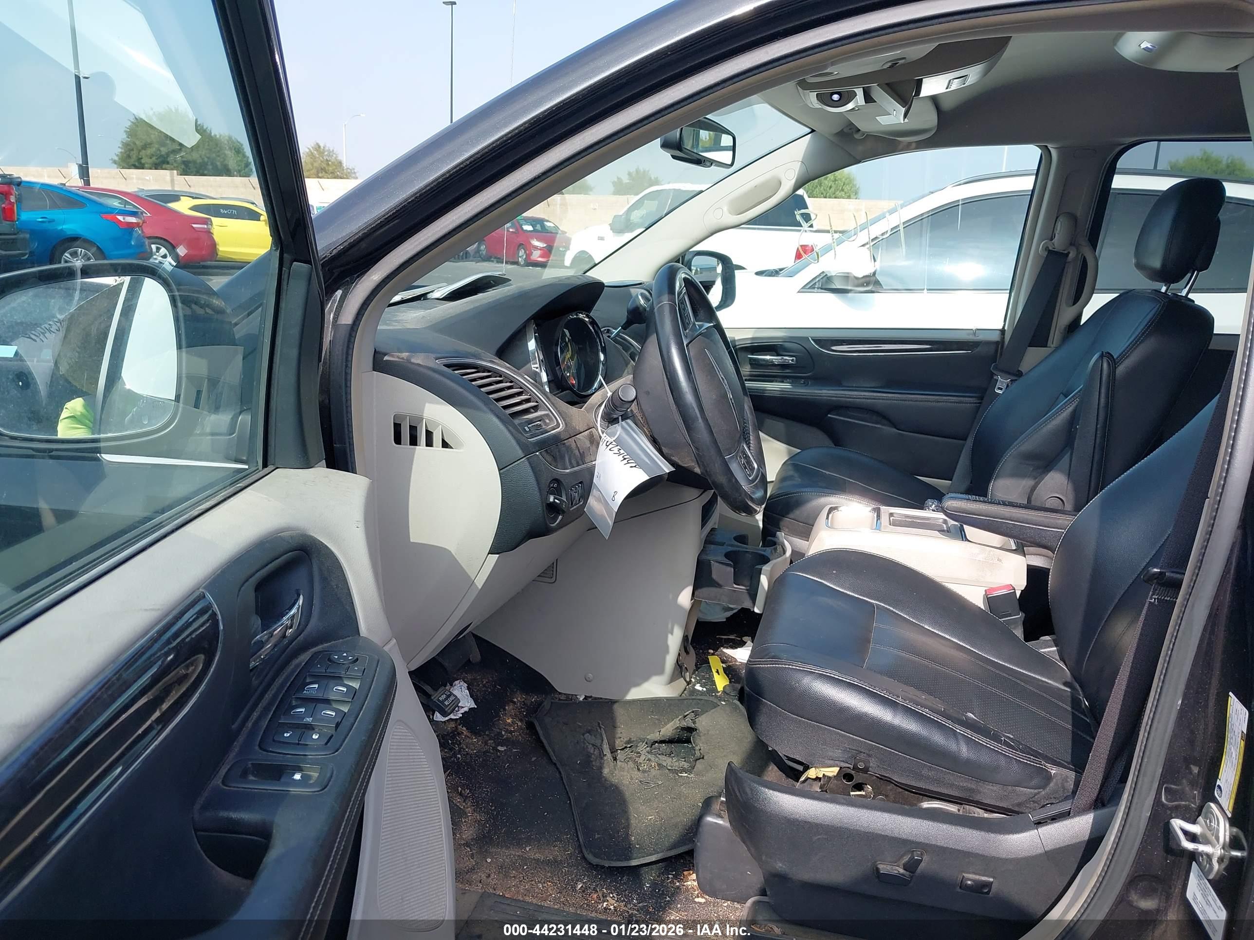 CHRYSLER TOWN image 5