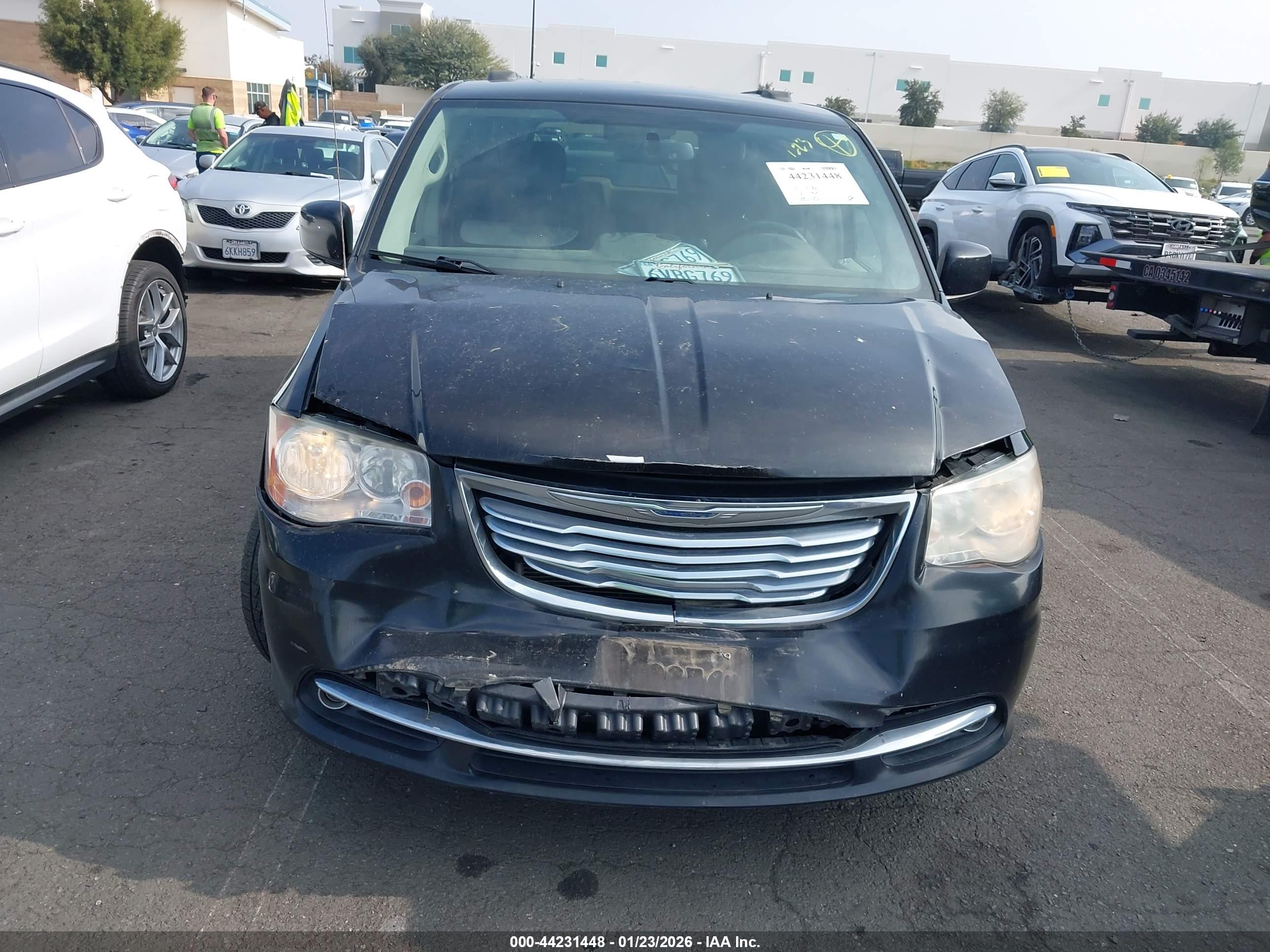 CHRYSLER TOWN image 6