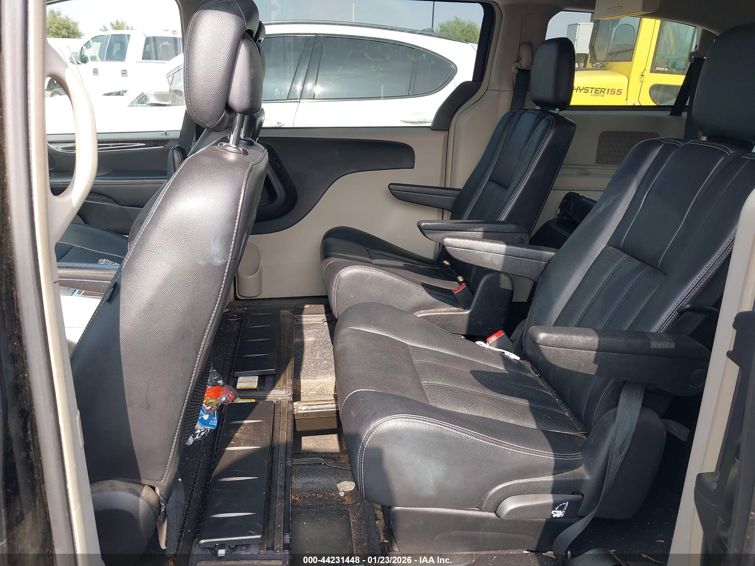 CHRYSLER TOWN image 8