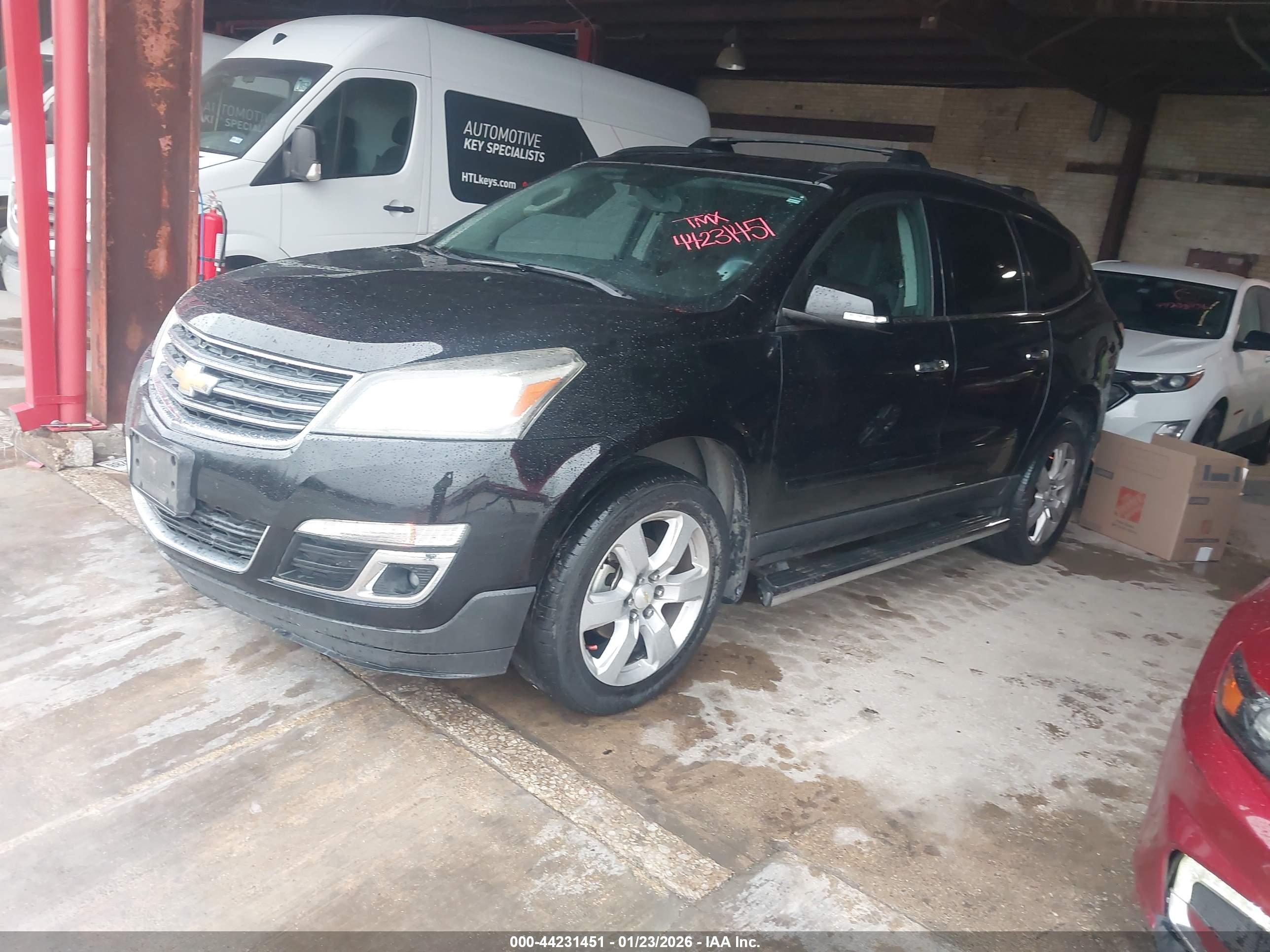 CHEVROLET TRAVERSE image 2