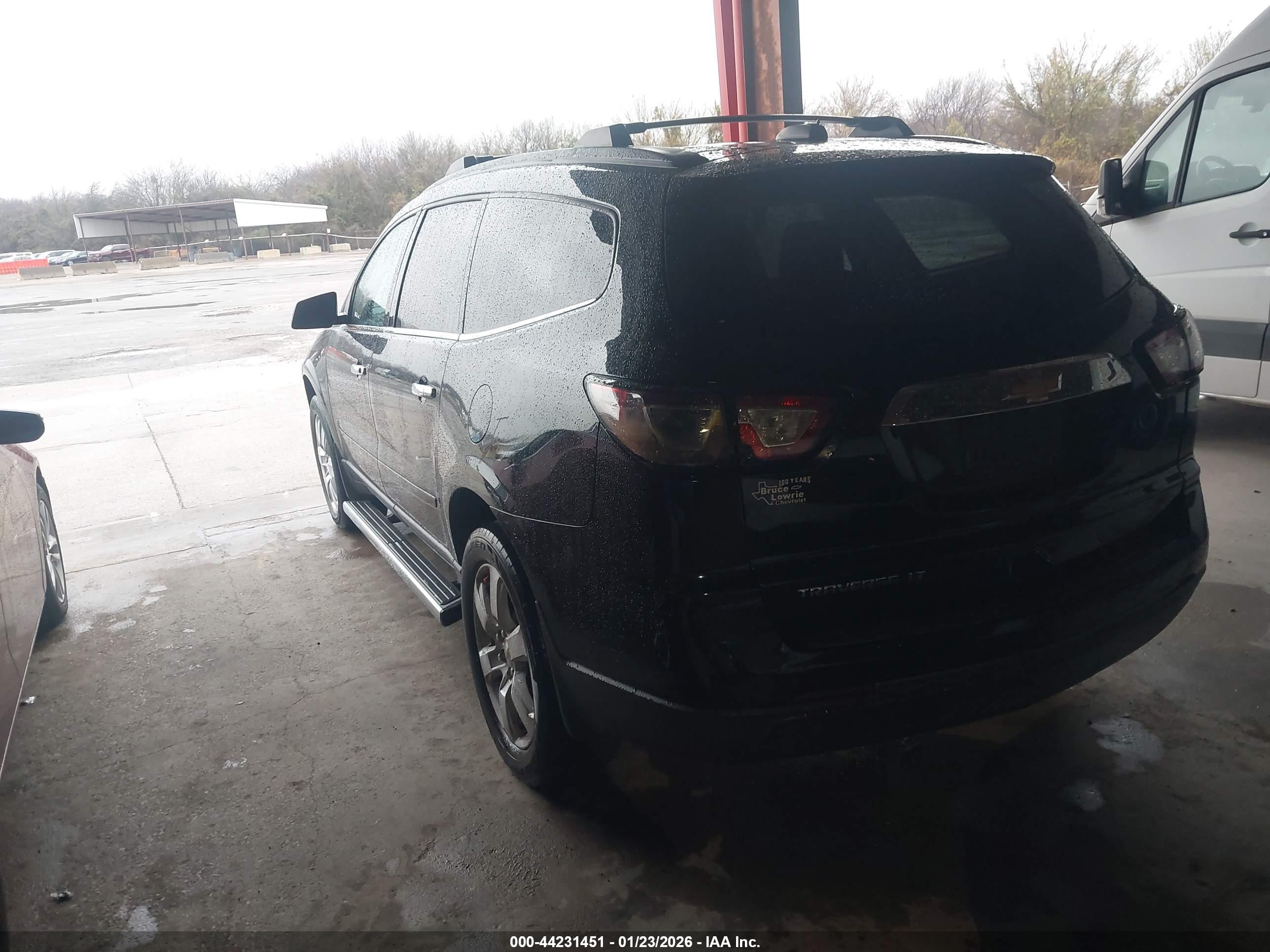 CHEVROLET TRAVERSE image 3