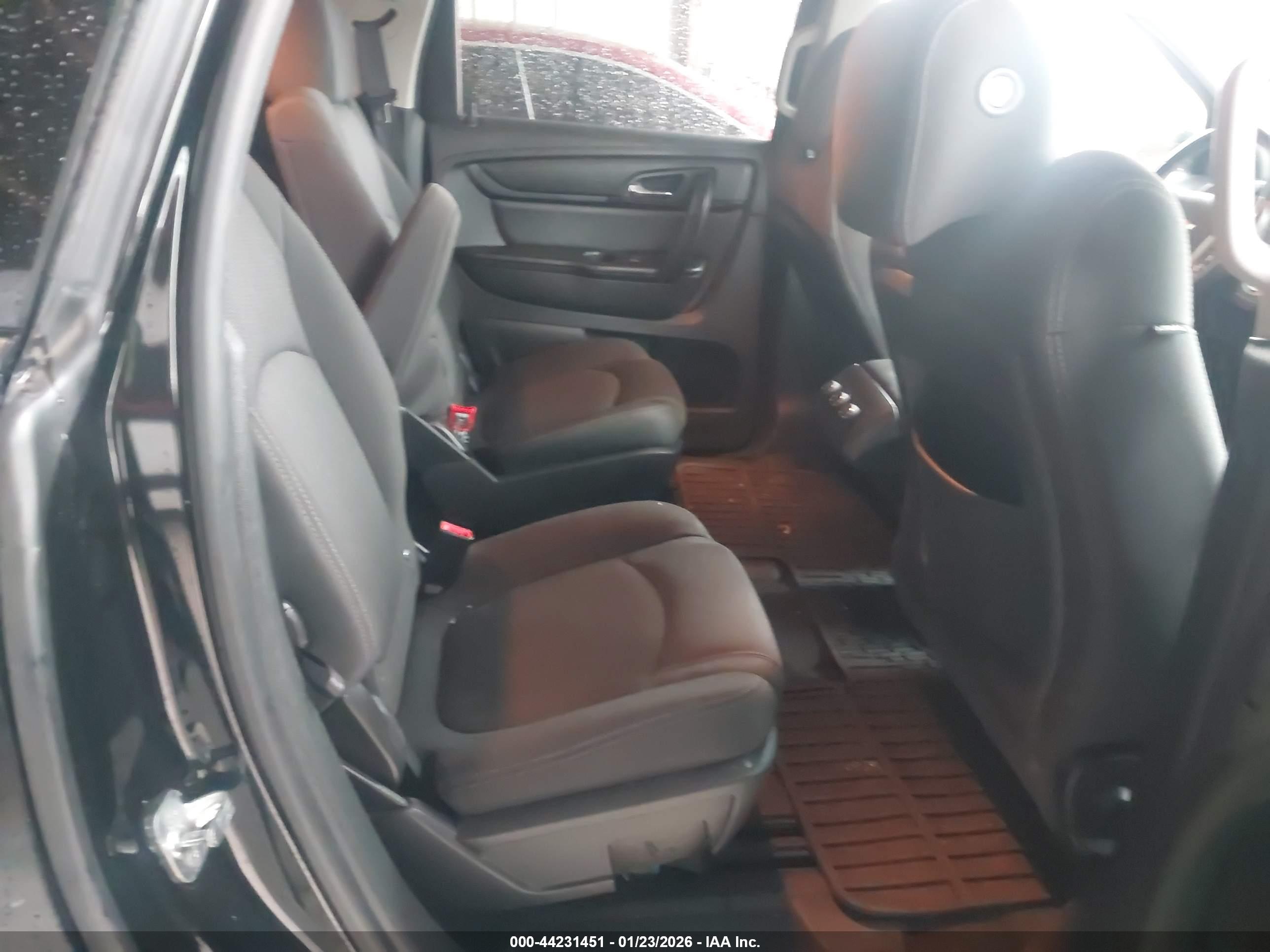 CHEVROLET TRAVERSE image 8