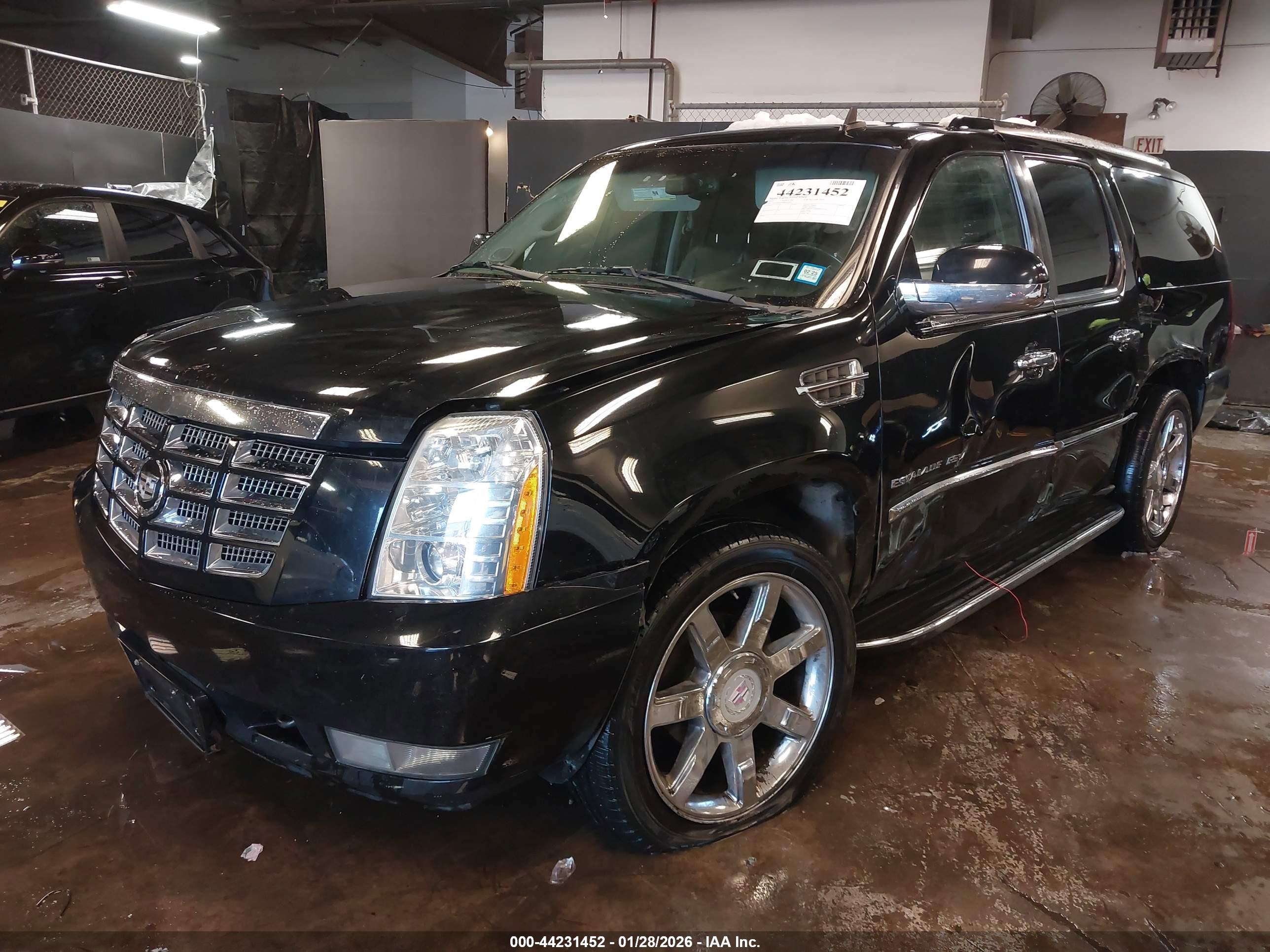 CADILLAC ESCALADE image 2