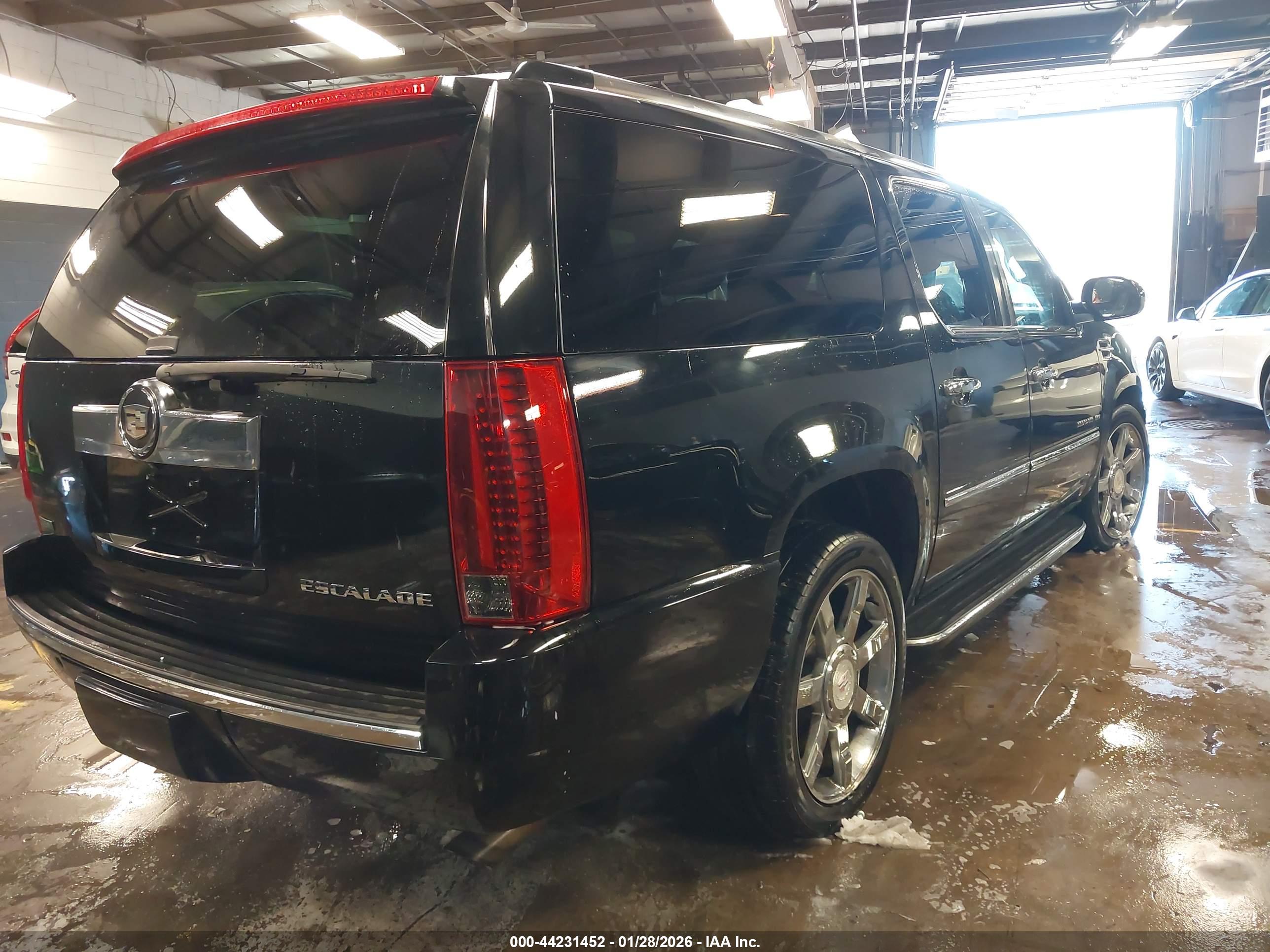 CADILLAC ESCALADE image 4