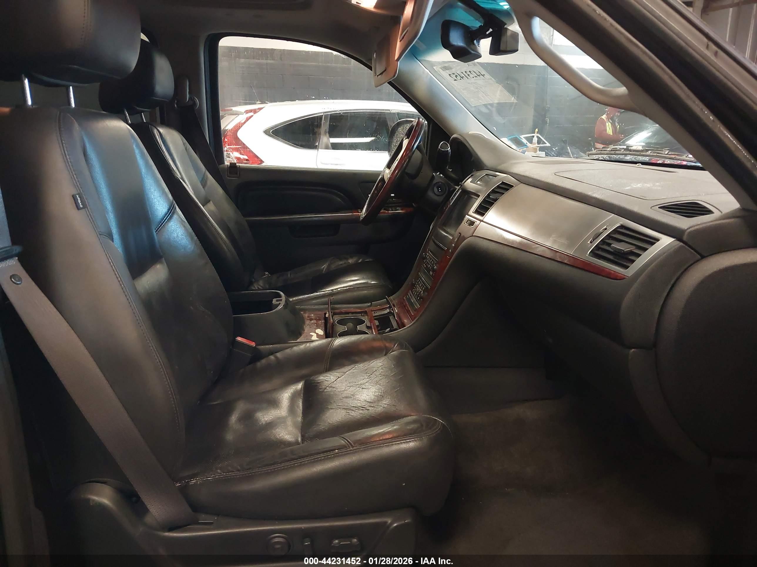 CADILLAC ESCALADE image 5