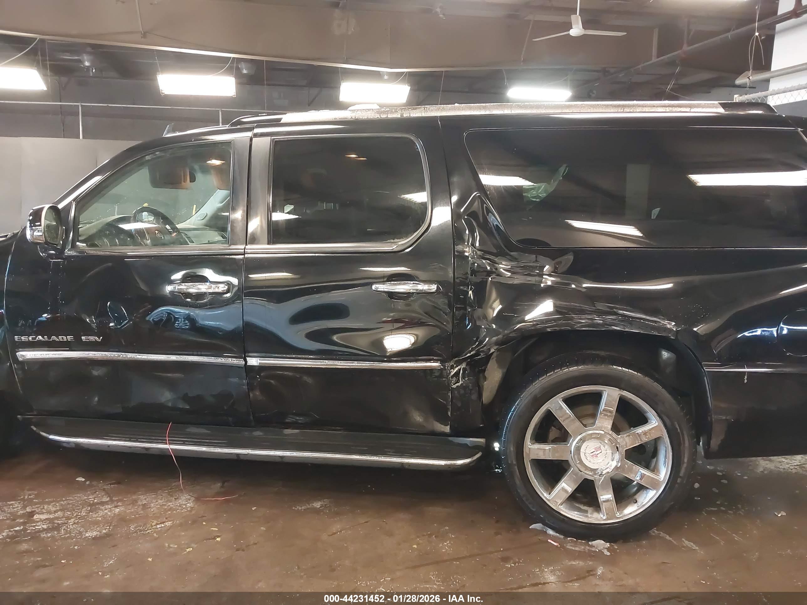 CADILLAC ESCALADE image 6
