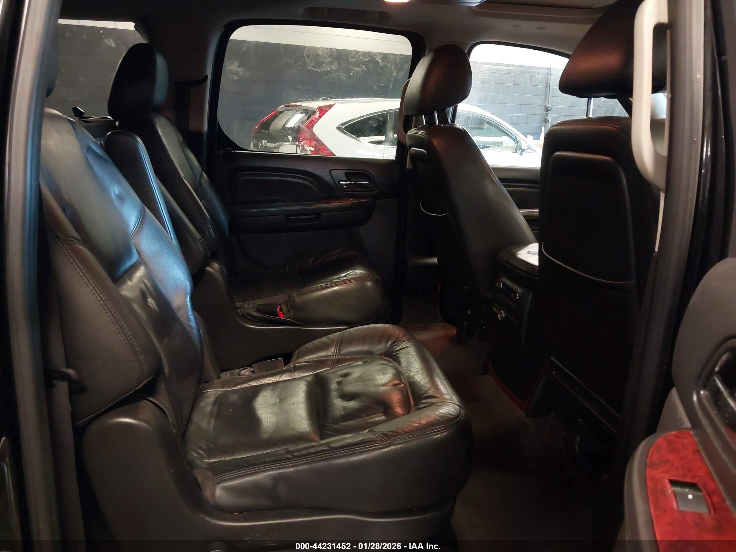 CADILLAC ESCALADE image 8