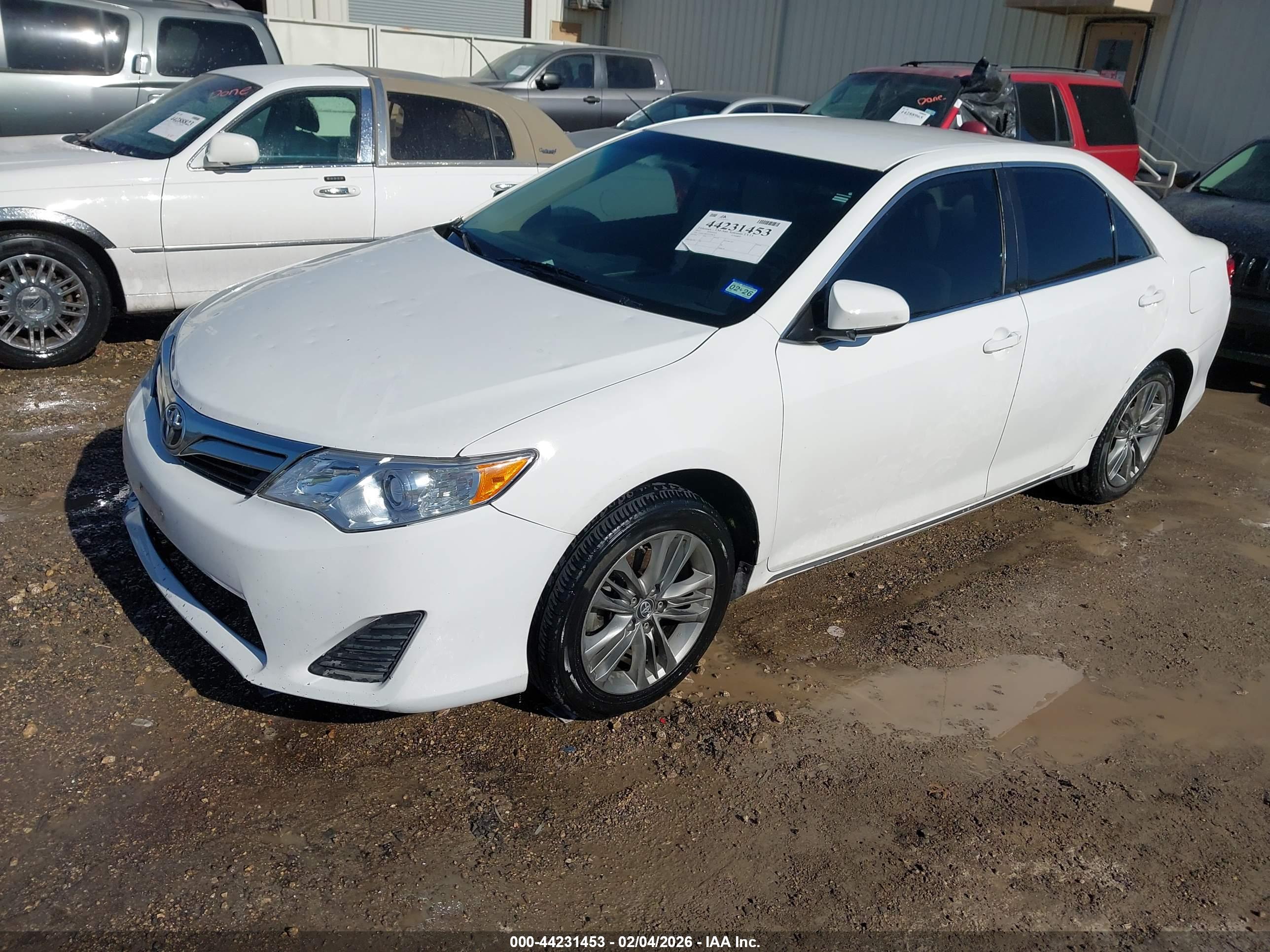 TOYOTA CAMRY image 2