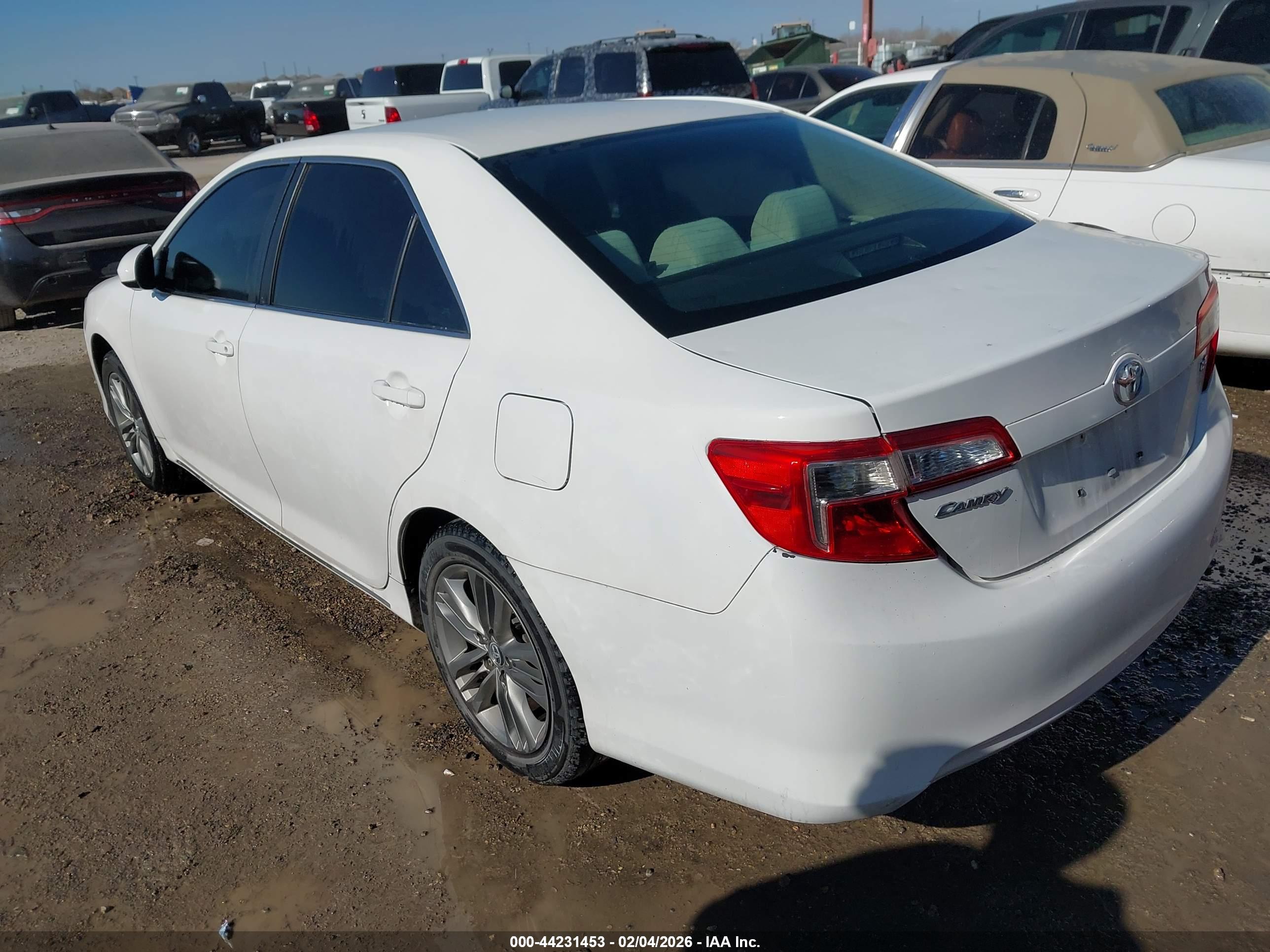 TOYOTA CAMRY image 3