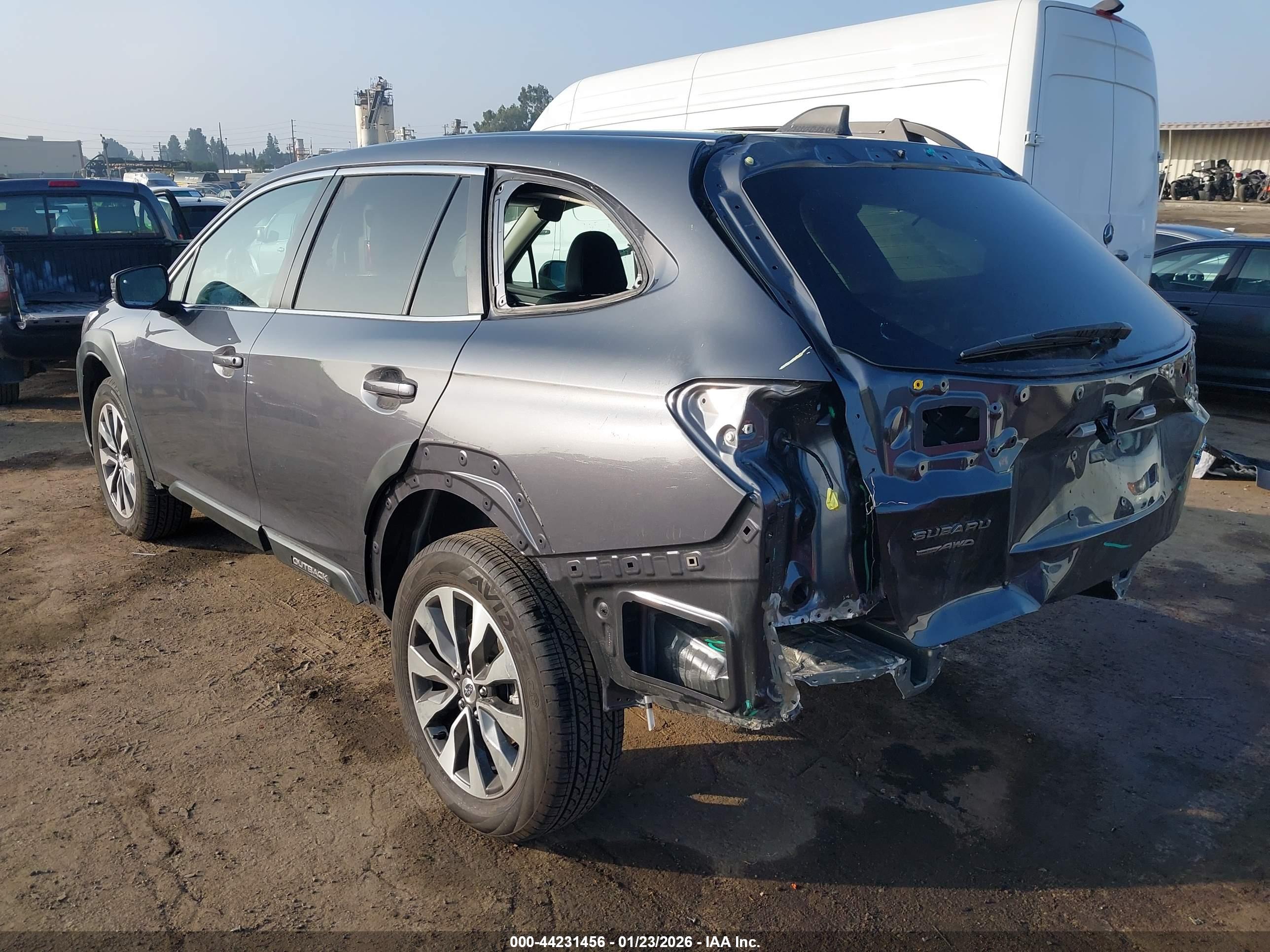SUBARU OUTBACK image 3