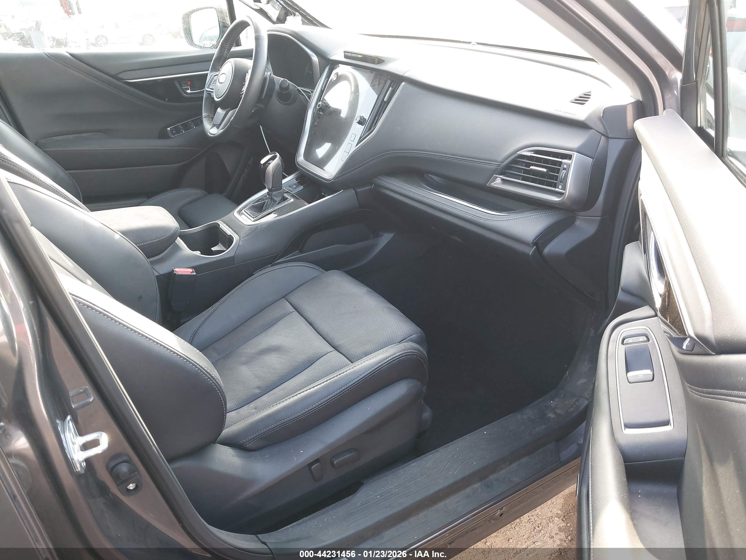 SUBARU OUTBACK image 5