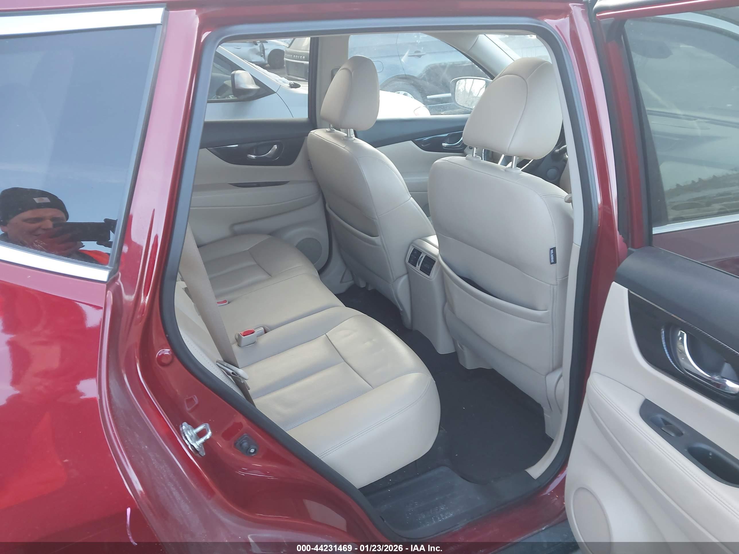 NISSAN ROGUE image 8