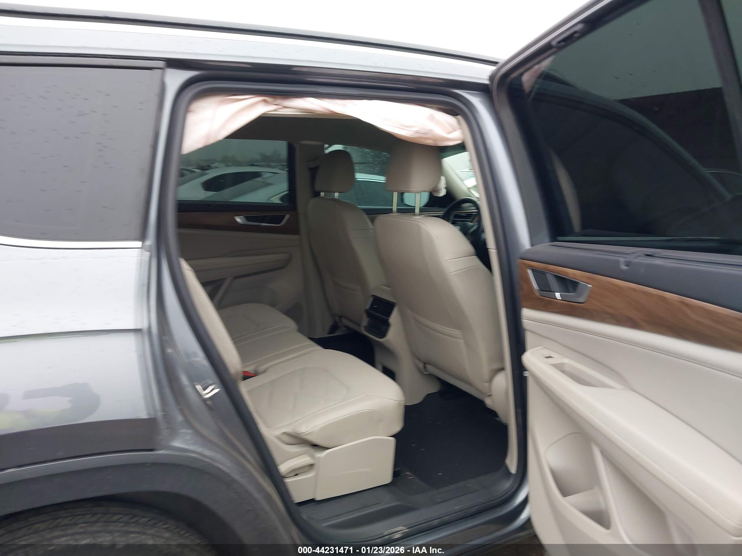 VOLKSWAGEN ATLAS image 8