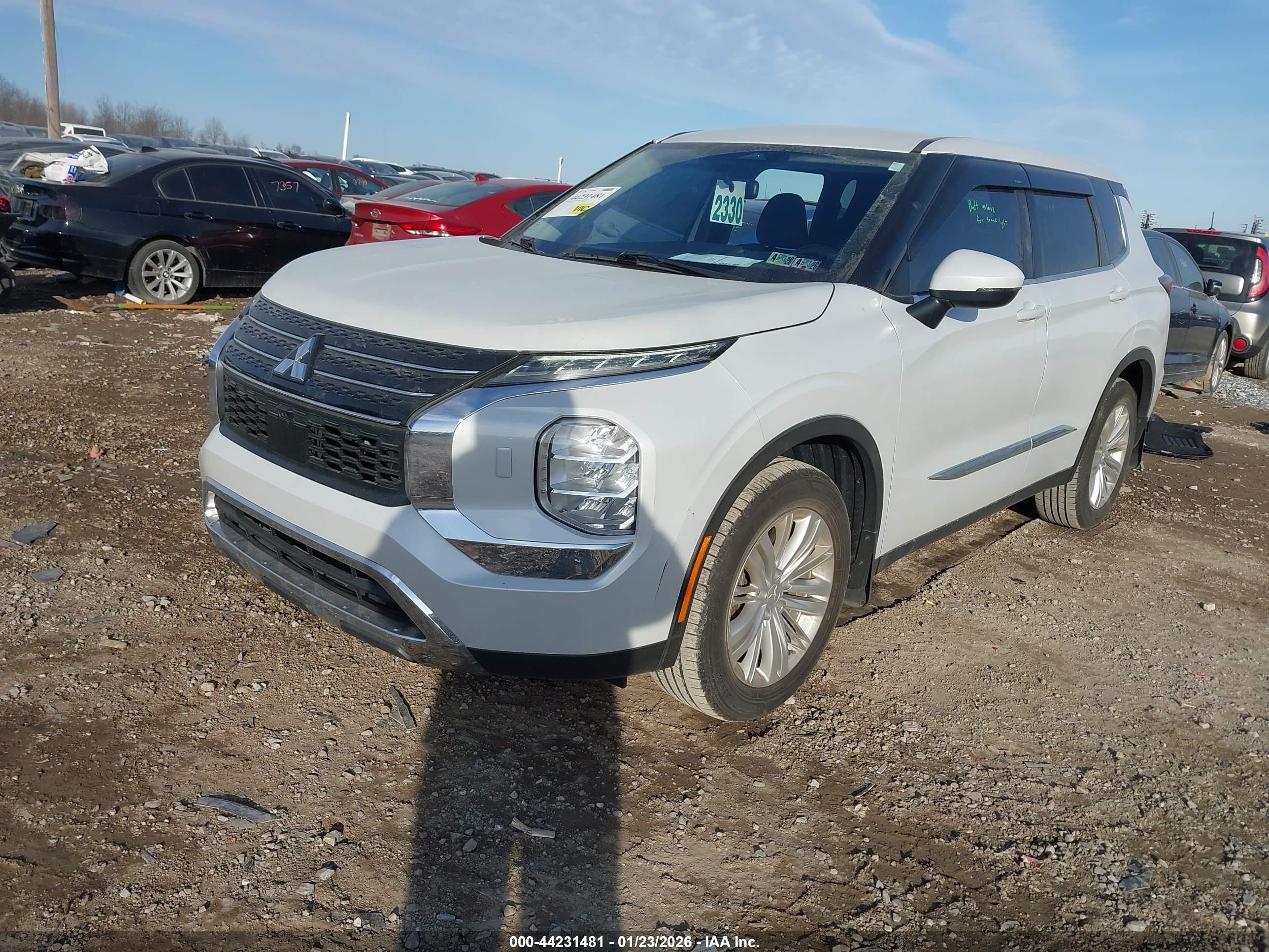 MITSUBISHI OUTLANDER image 2