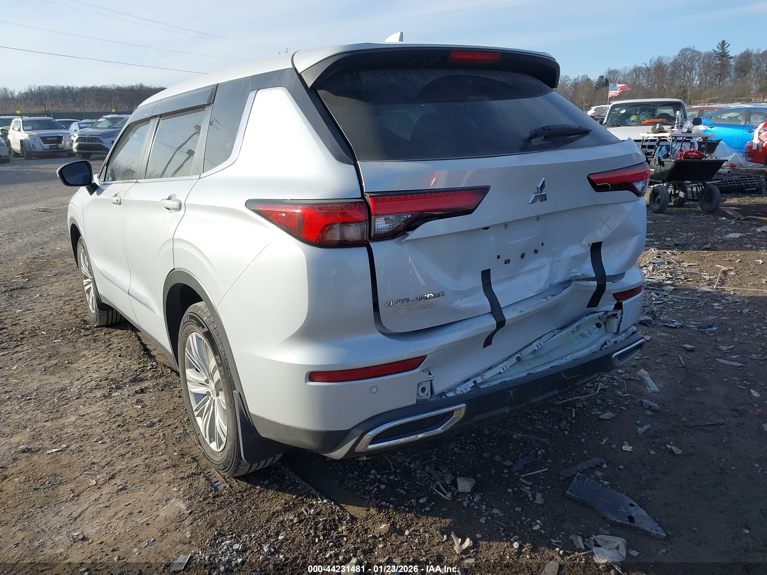 MITSUBISHI OUTLANDER image 3