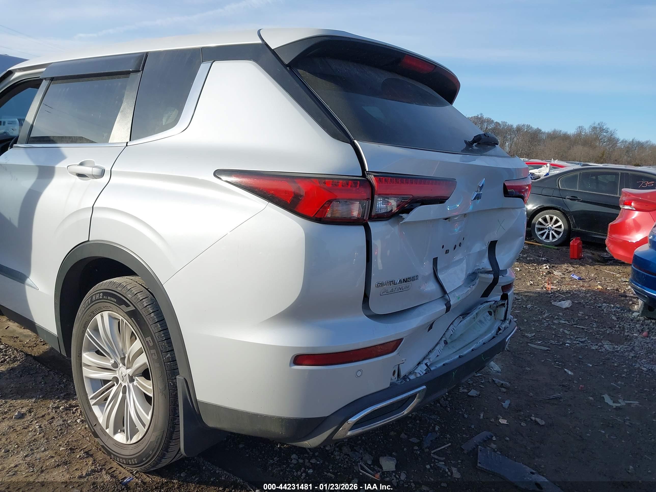 MITSUBISHI OUTLANDER image 6
