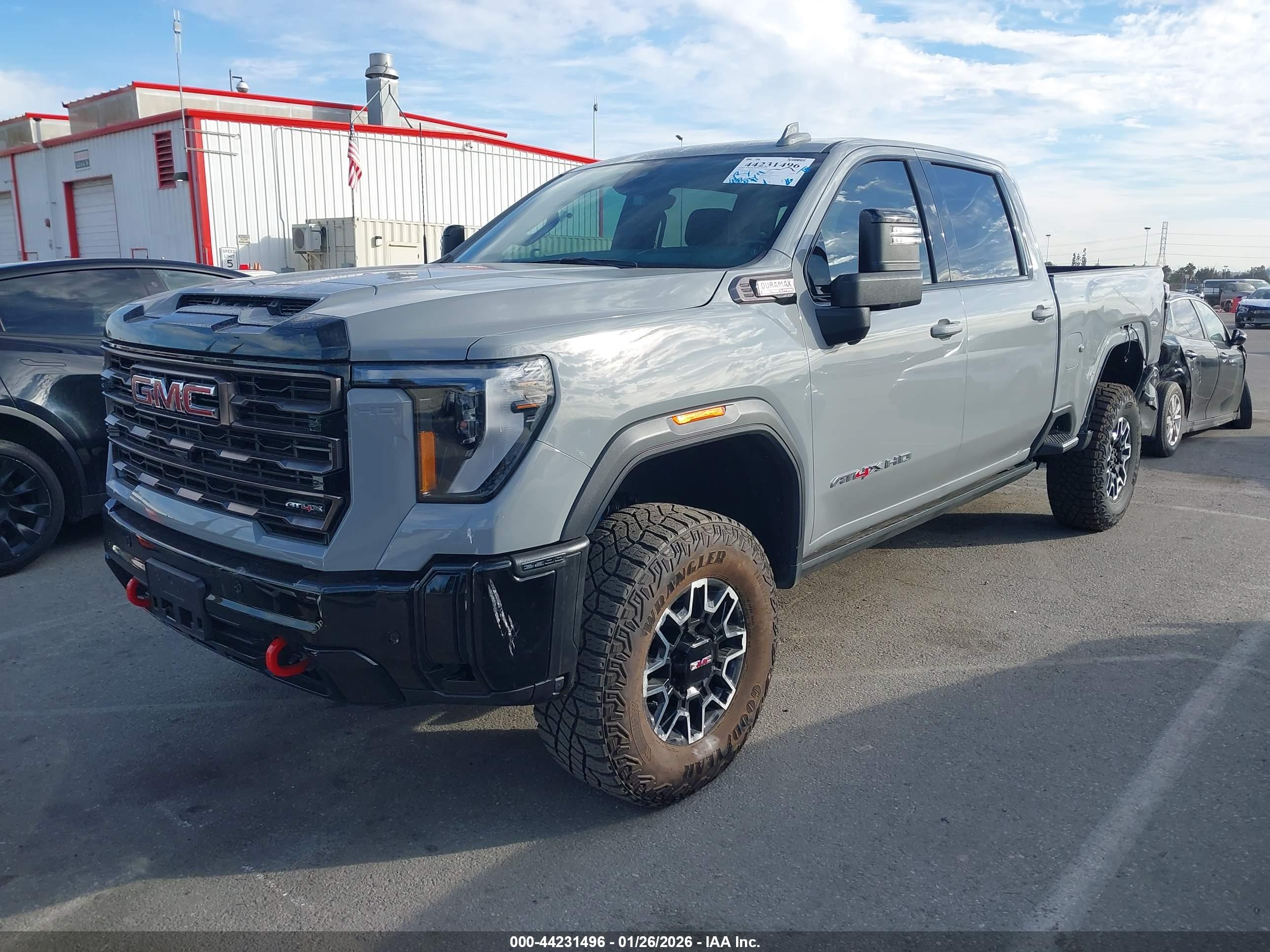 GMC SIERRA image 2