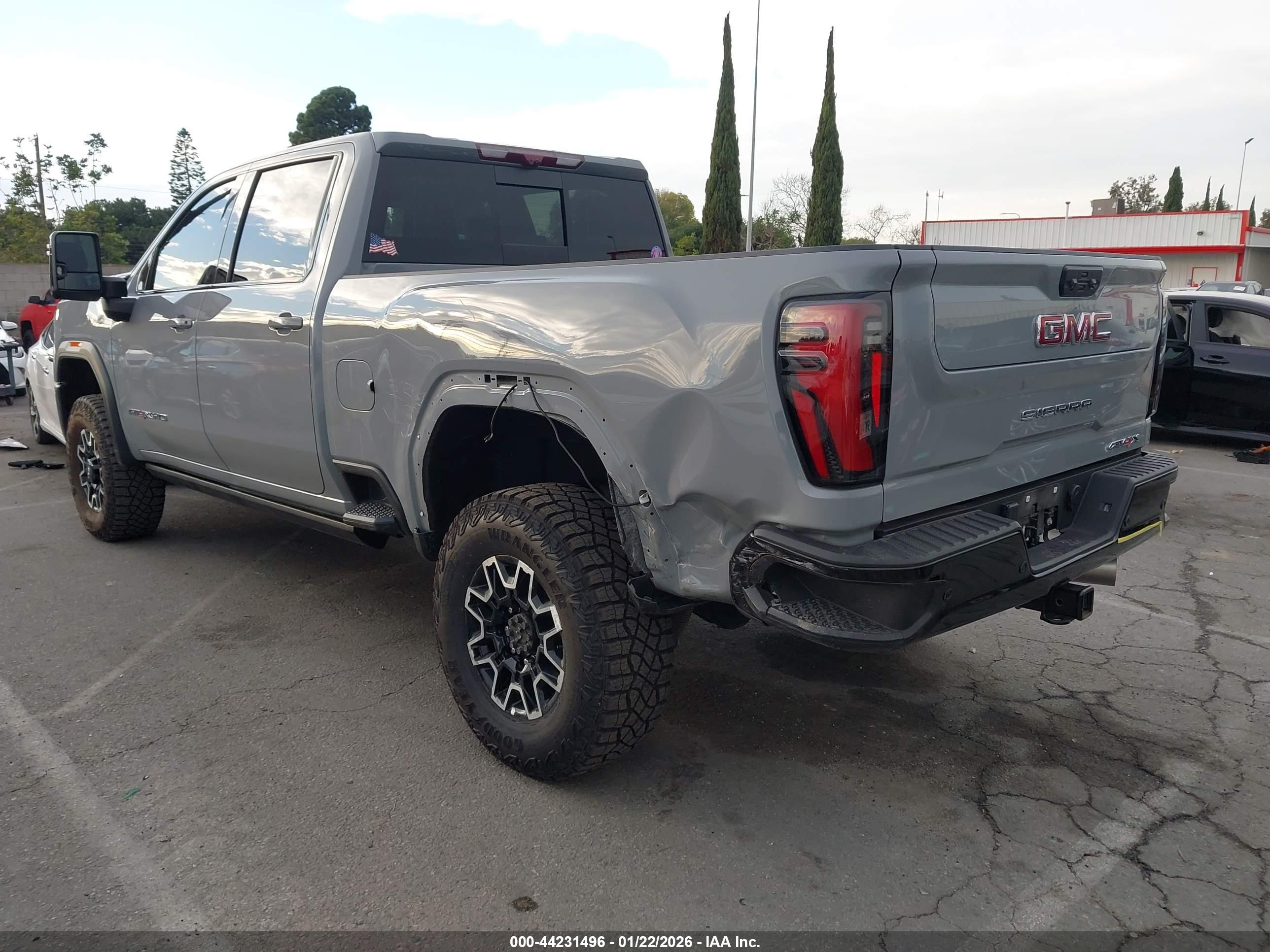 GMC SIERRA image 3