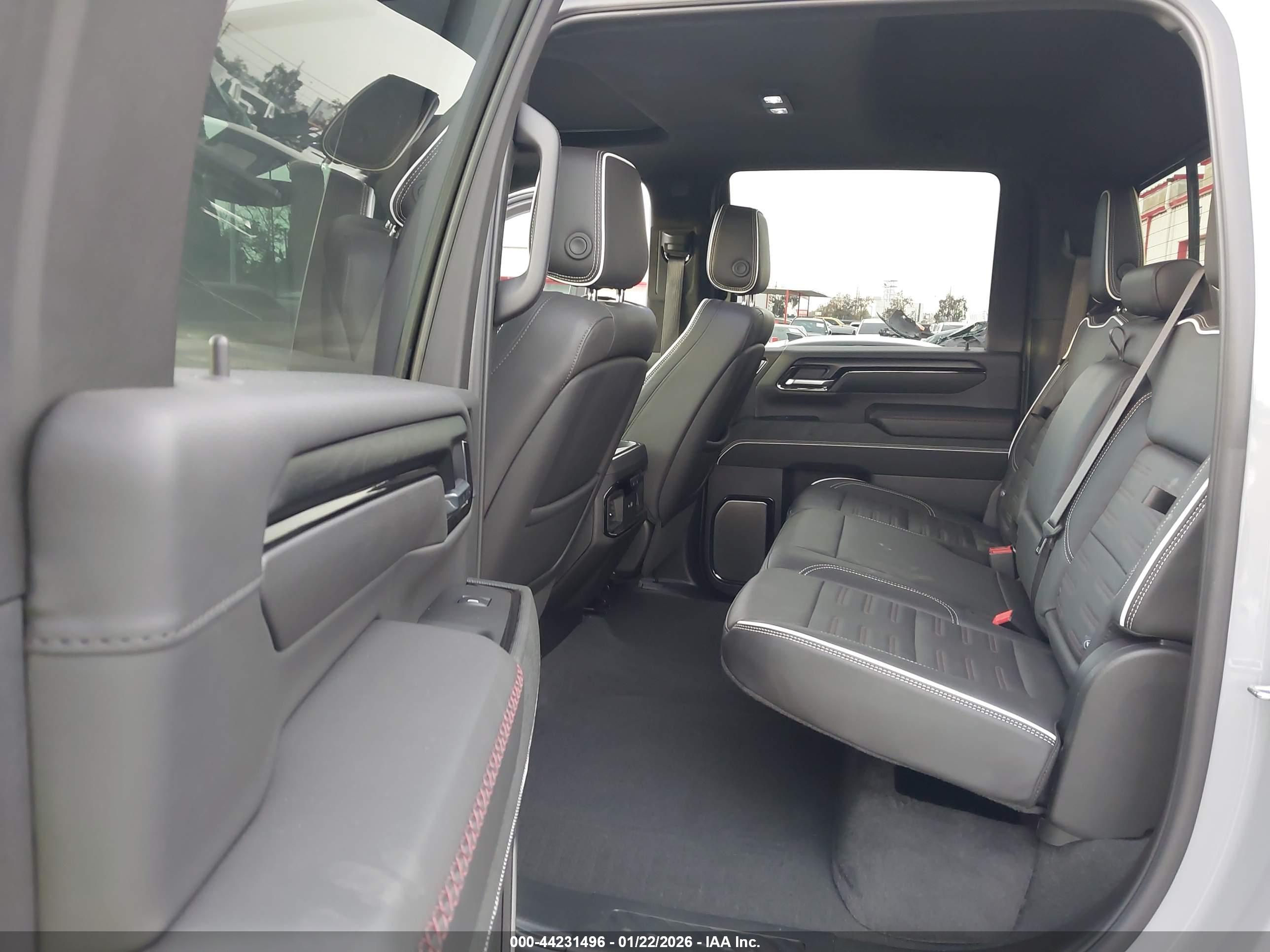 GMC SIERRA image 7
