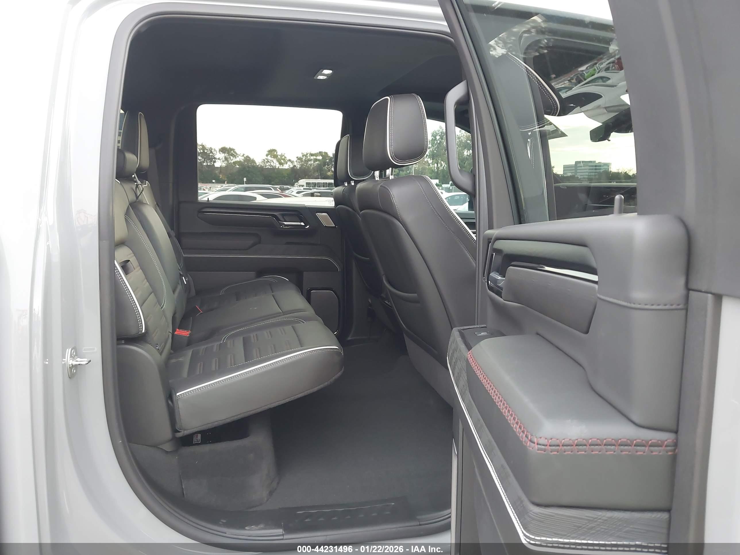 GMC SIERRA image 8