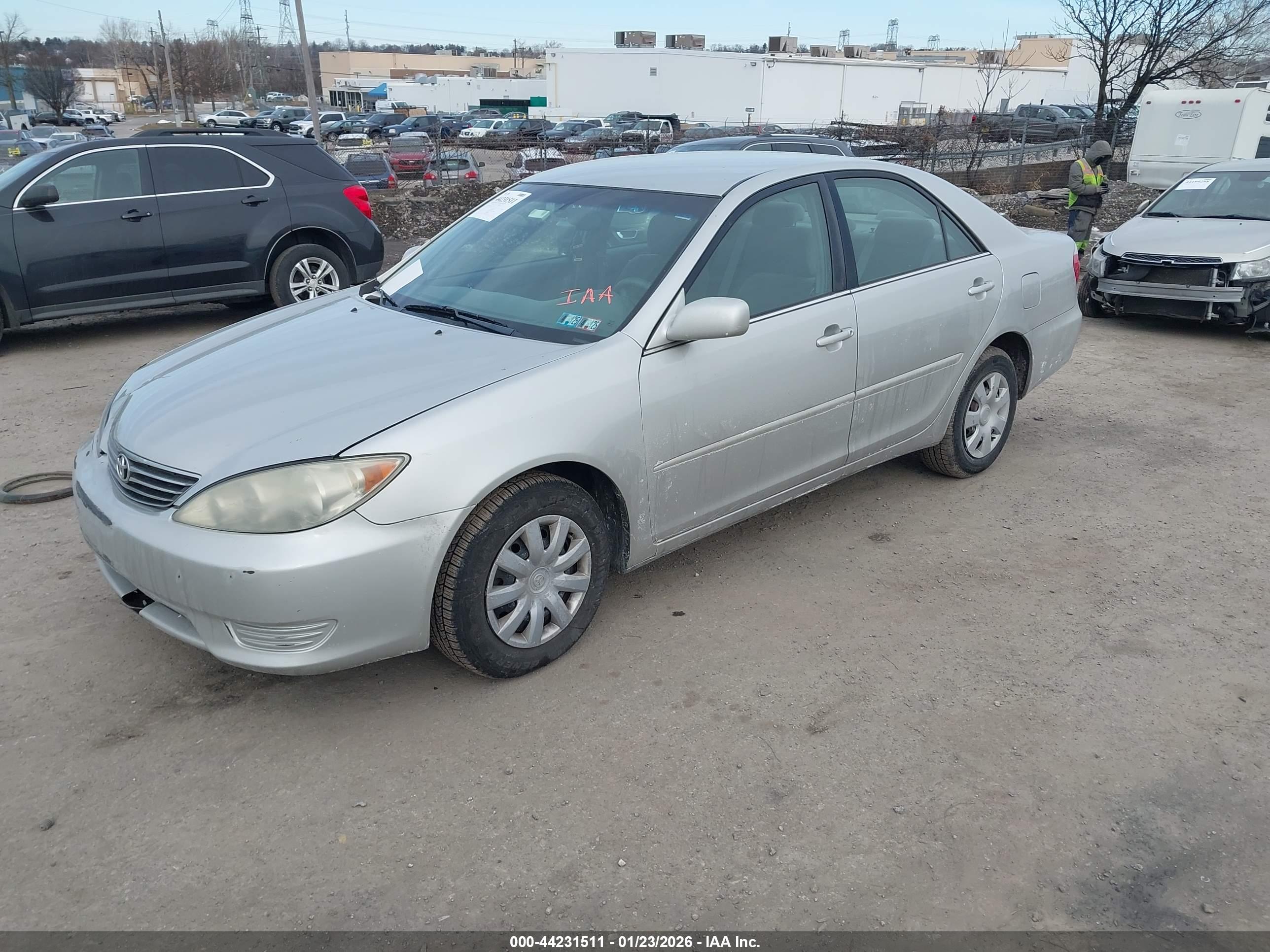TOYOTA CAMRY image 2