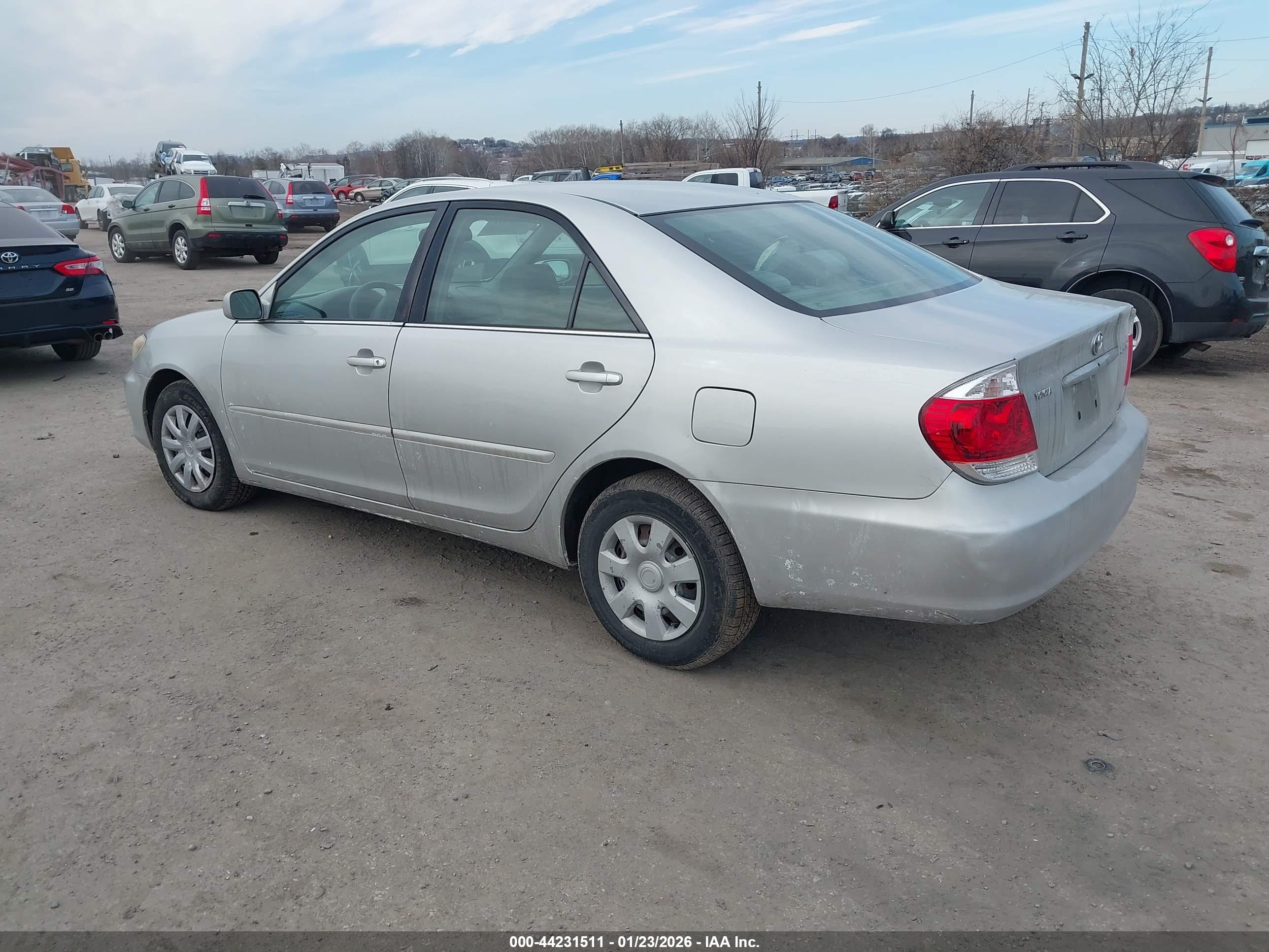TOYOTA CAMRY image 3
