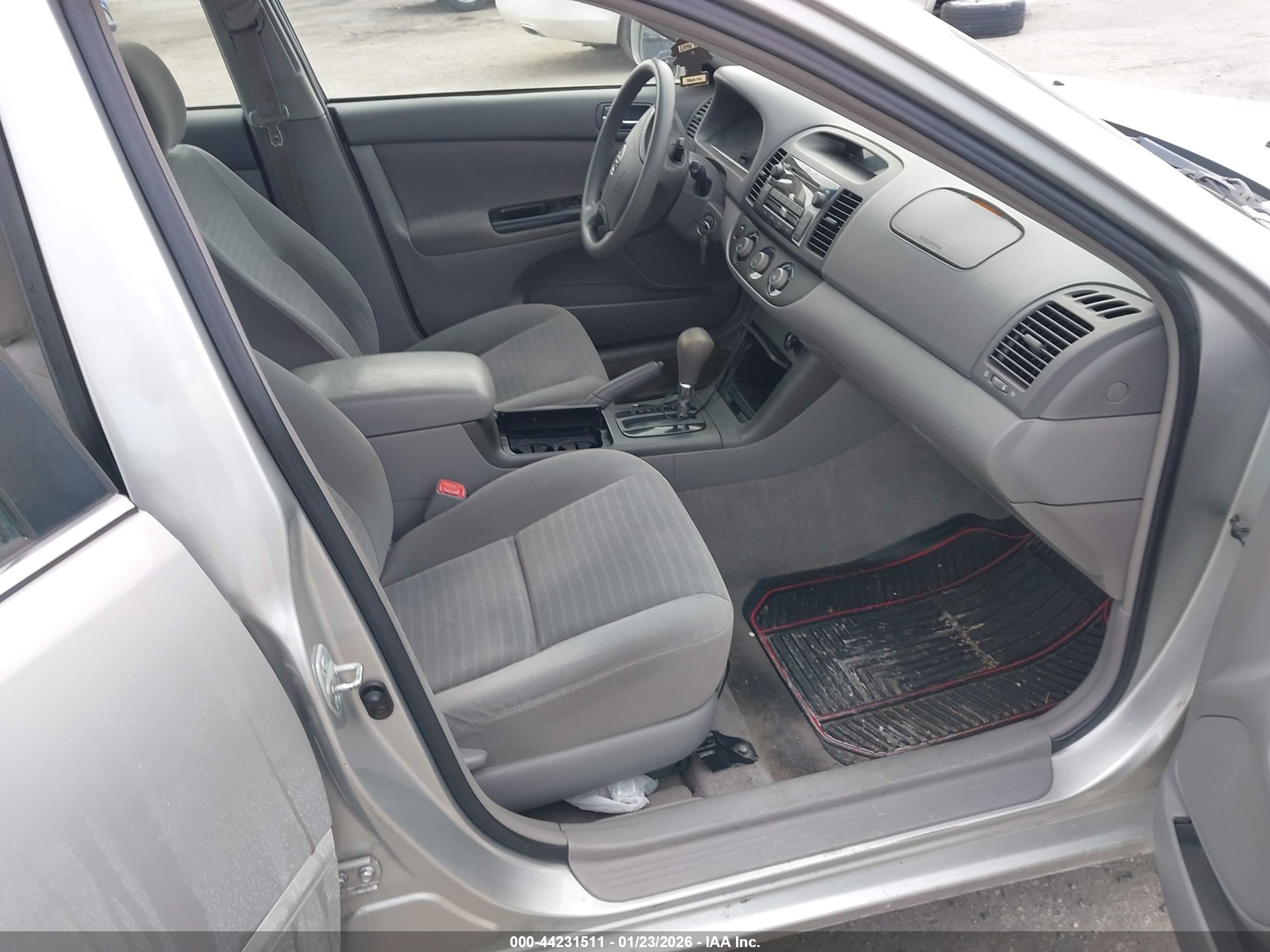 TOYOTA CAMRY image 5