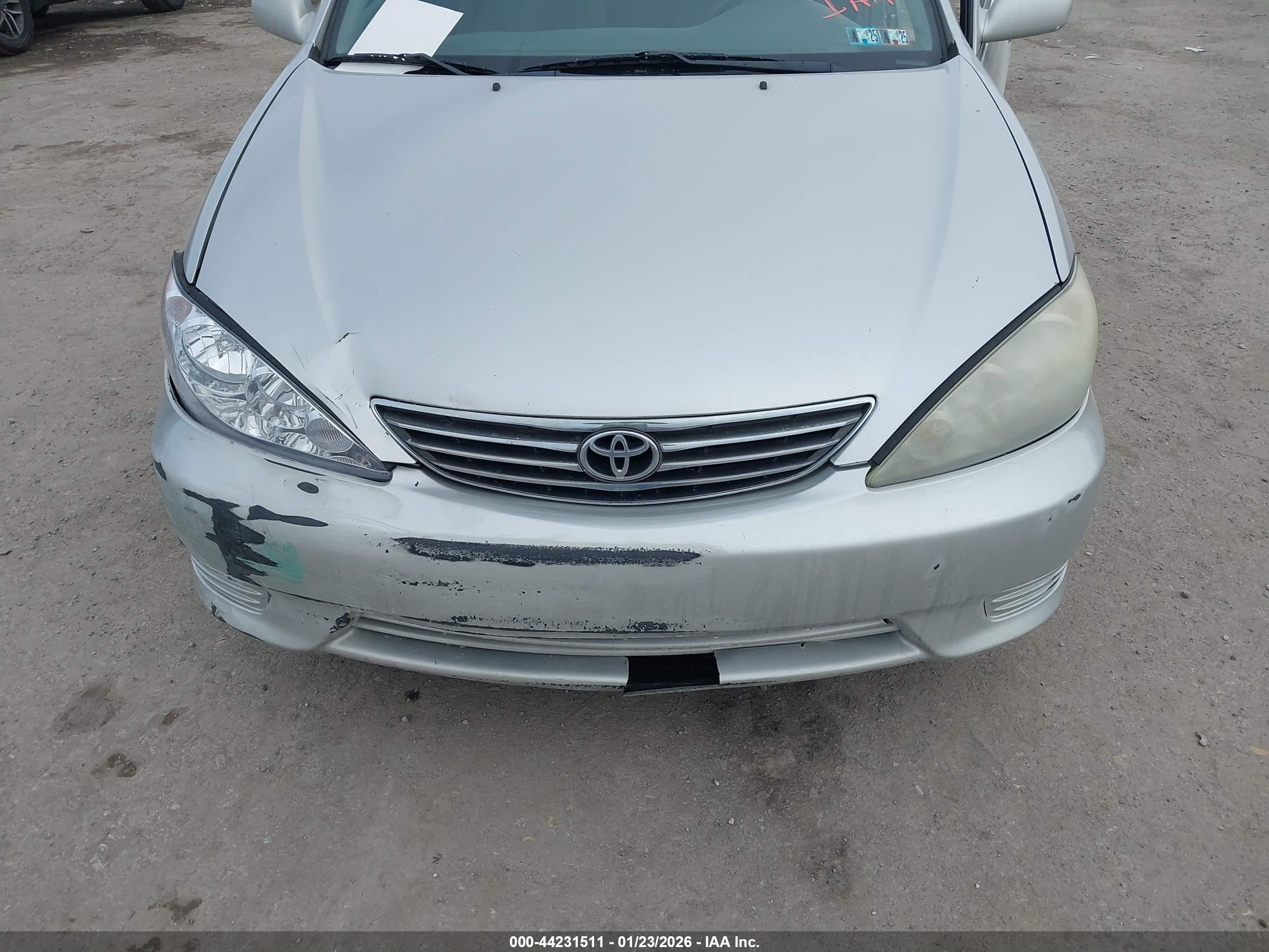 TOYOTA CAMRY image 6