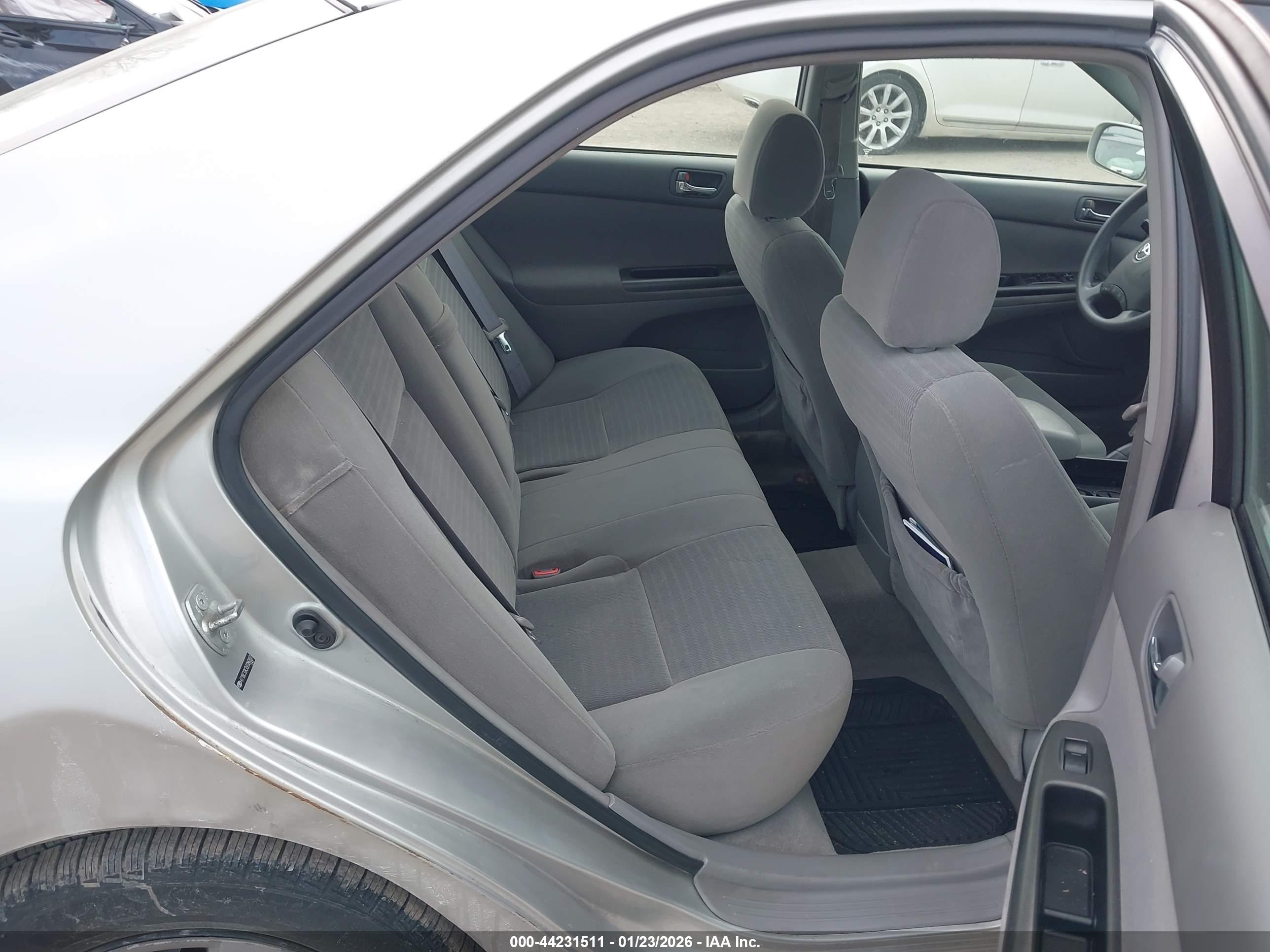 TOYOTA CAMRY image 8
