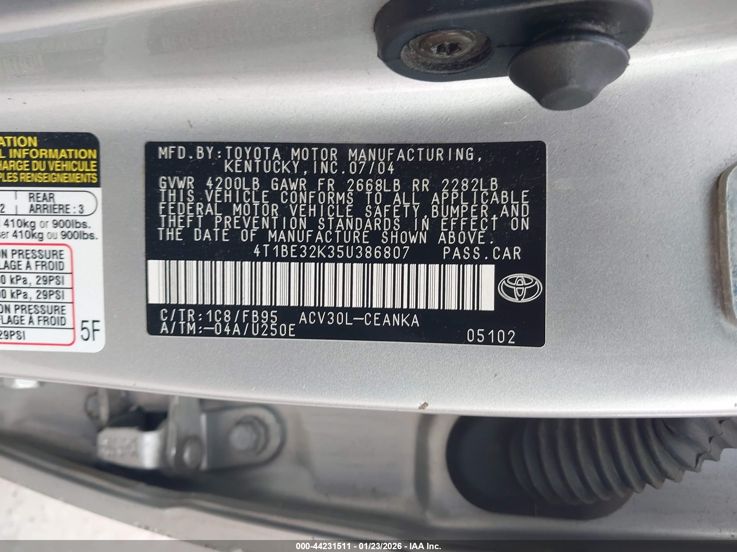 TOYOTA CAMRY image 9