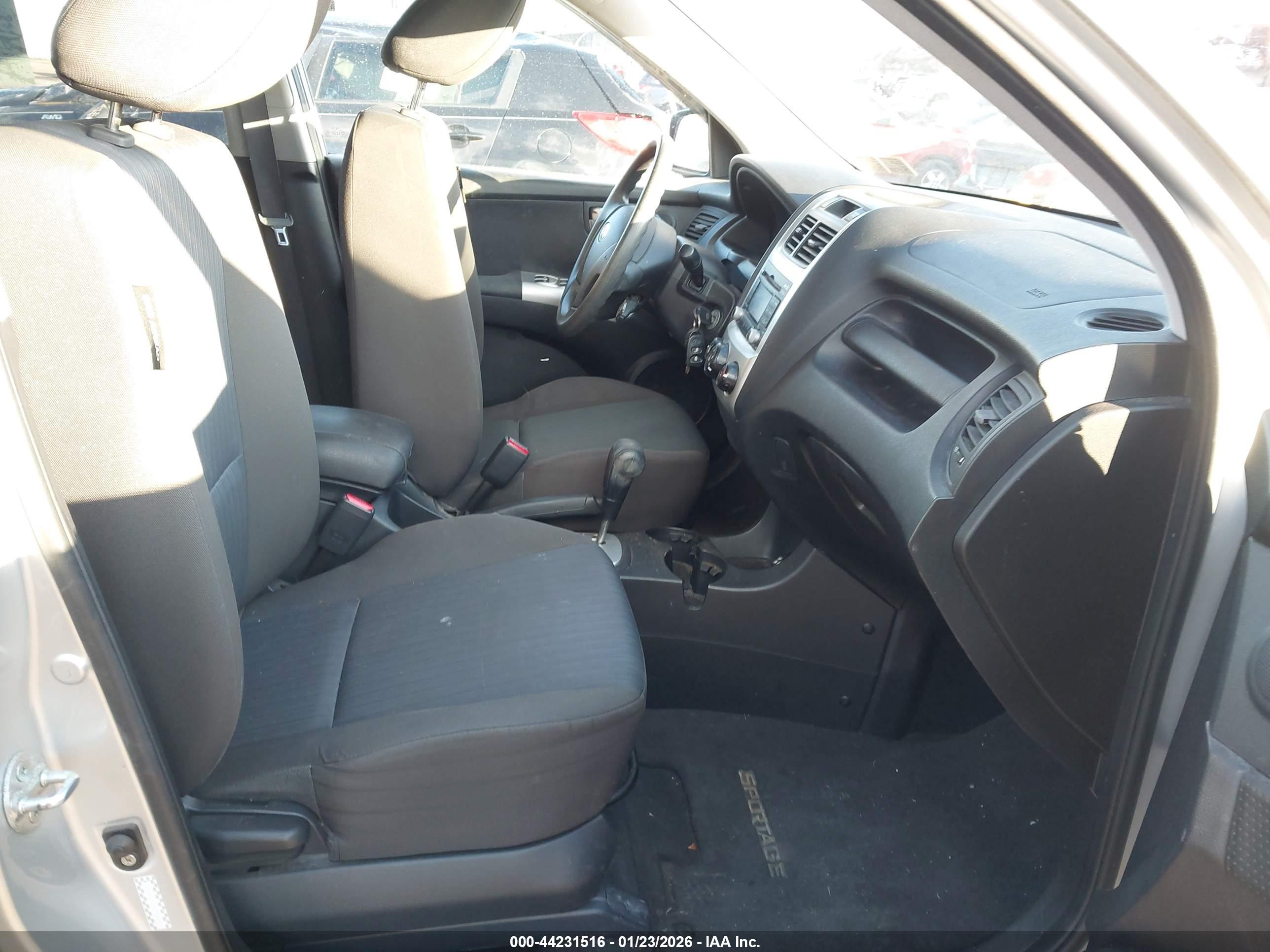 KIA SPORTAGE image 5
