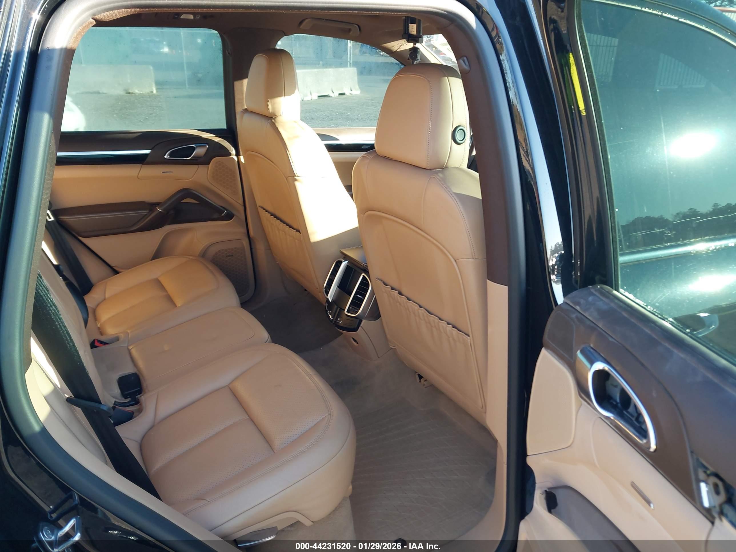 PORSCHE CAYENNE image 8