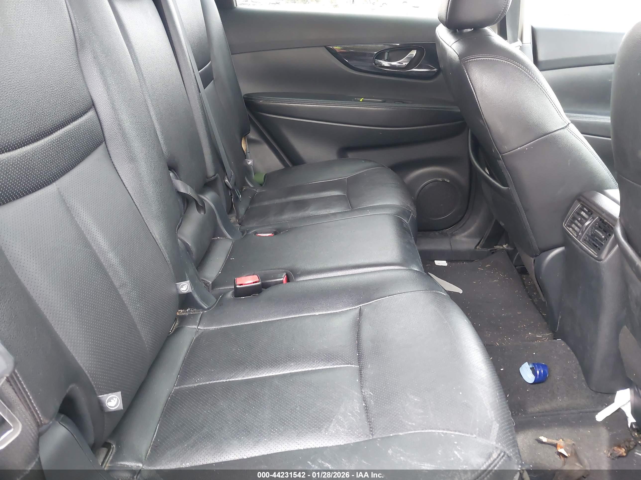 NISSAN ROGUE image 8