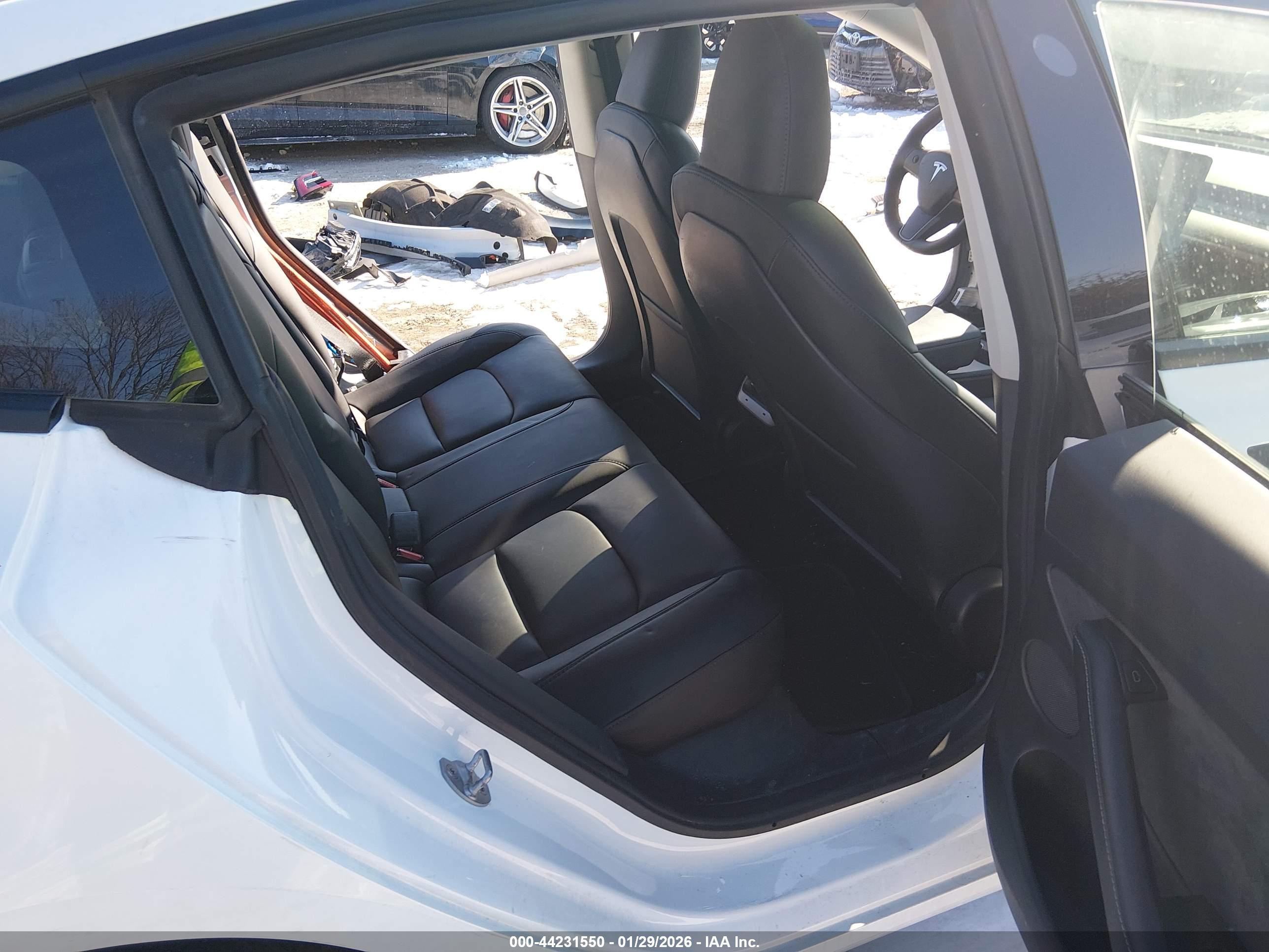 TESLA MODEL image 8
