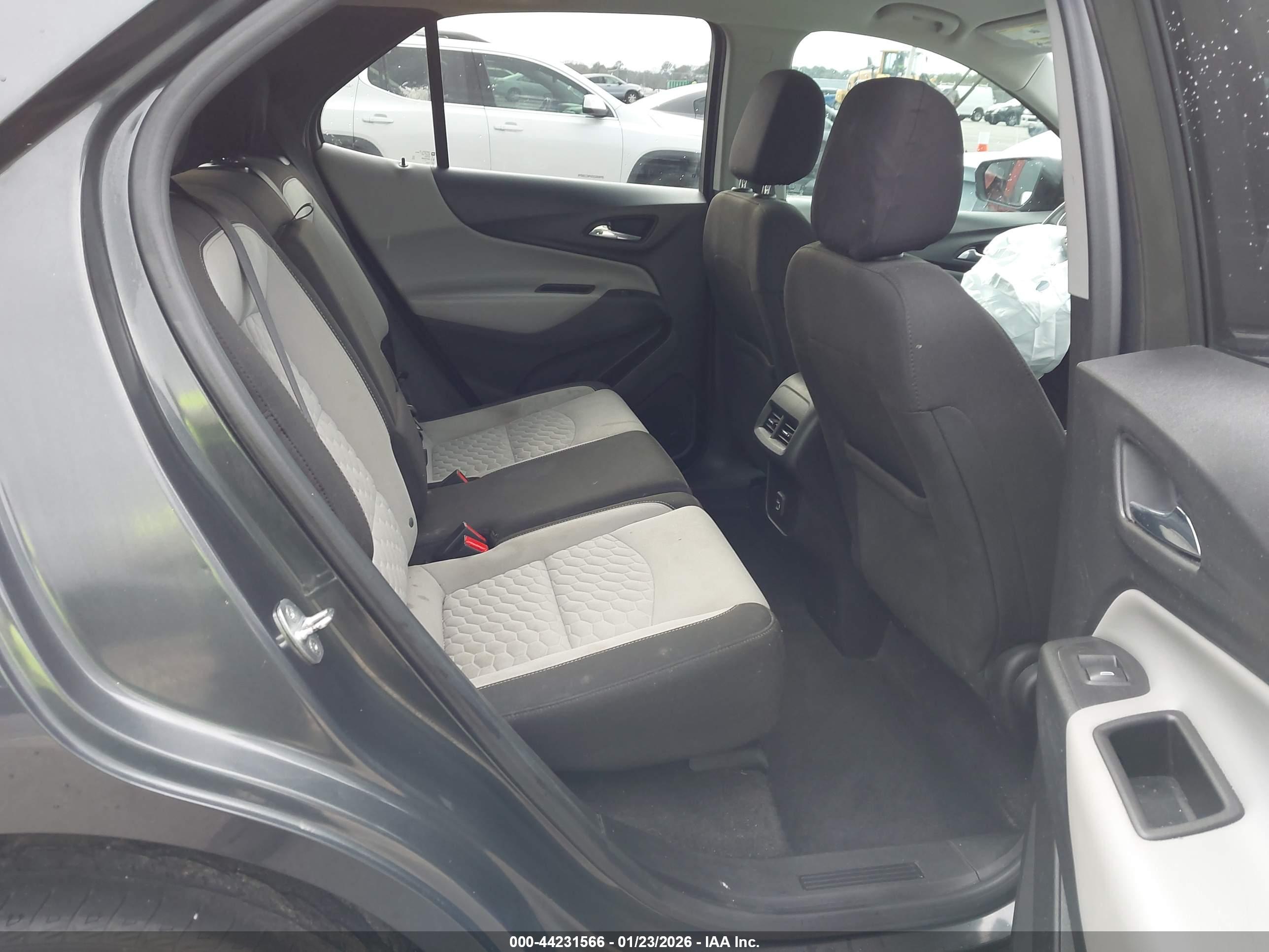 CHEVROLET EQUINOX image 8