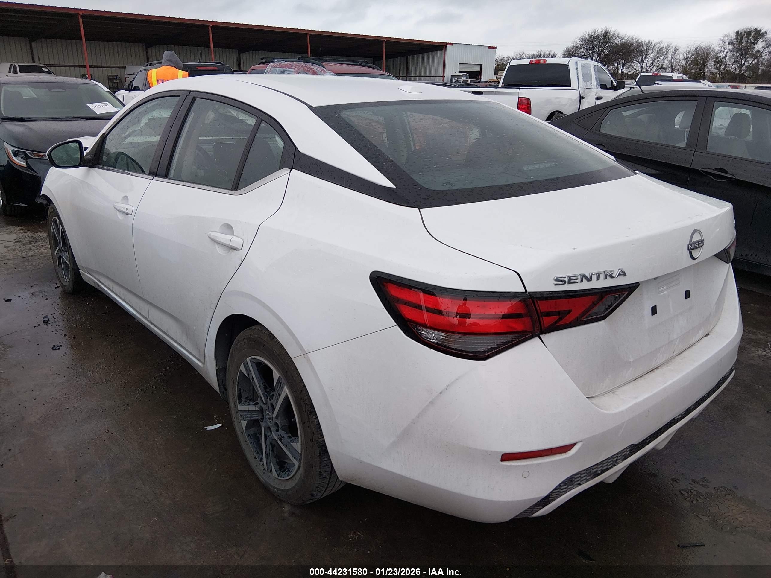 NISSAN SENTRA image 3