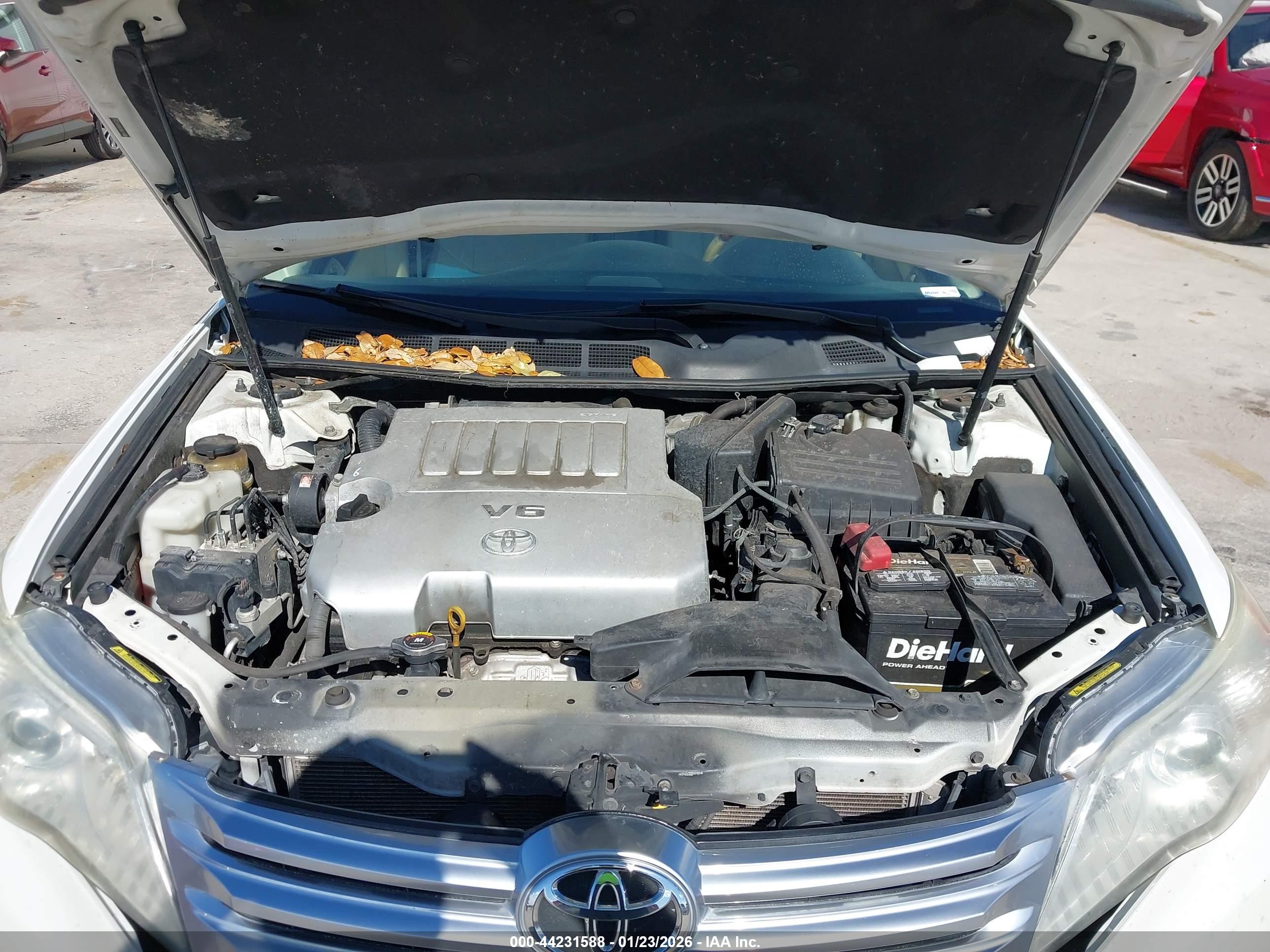 TOYOTA AVALON image 10