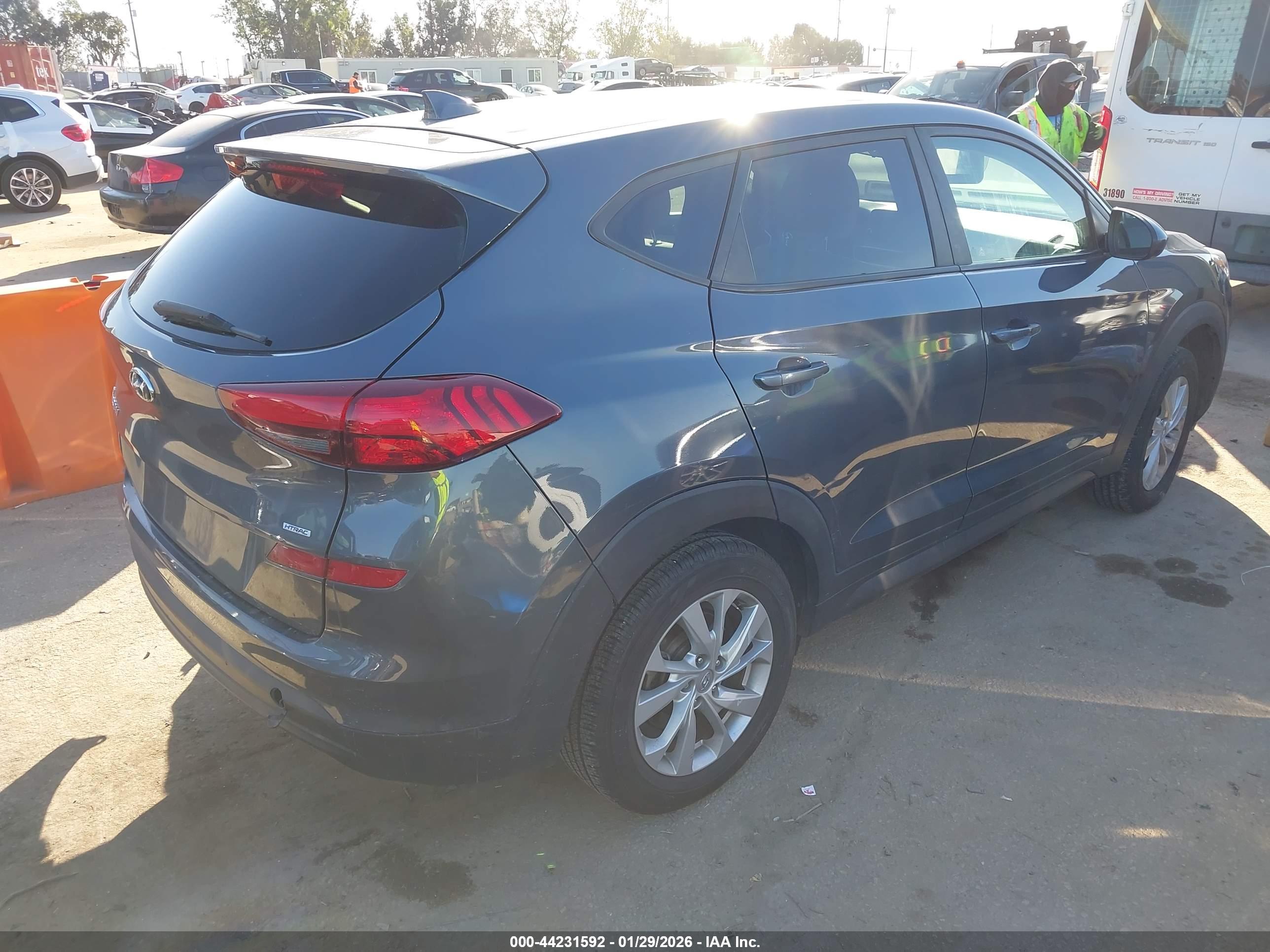 HYUNDAI TUCSON image 4